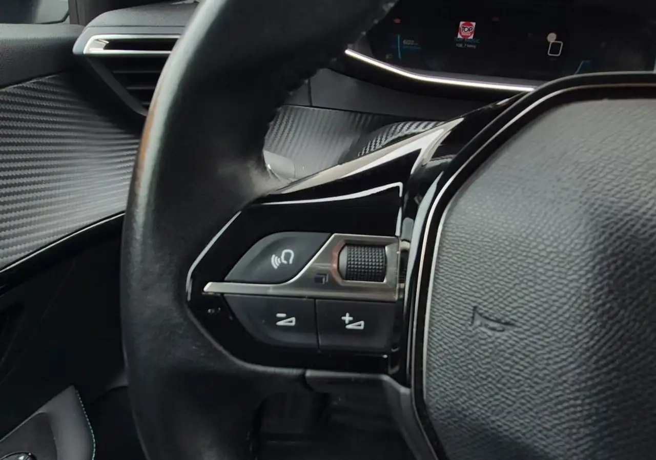 Peugeot 208 208 — photo 17