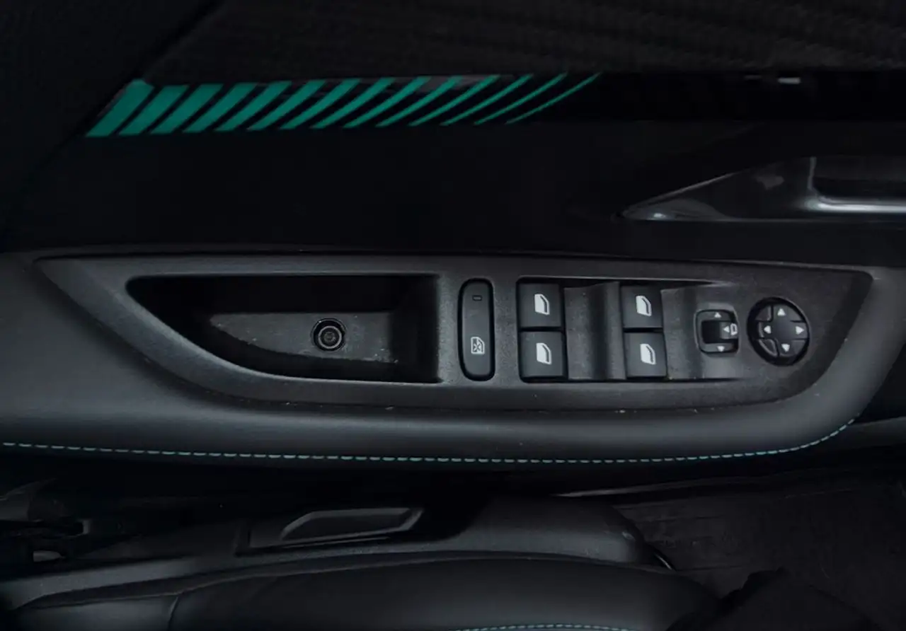 Peugeot 208 208 — photo 23