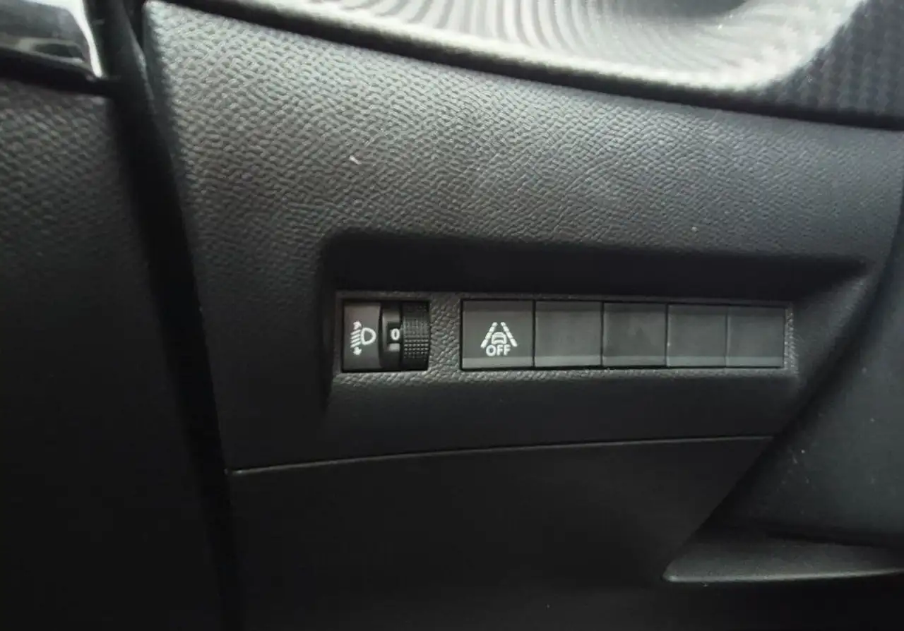 Peugeot 208 208 — photo 21