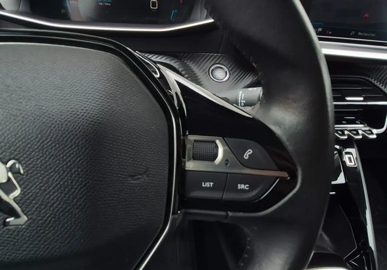 Peugeot 208 208 — photo 18