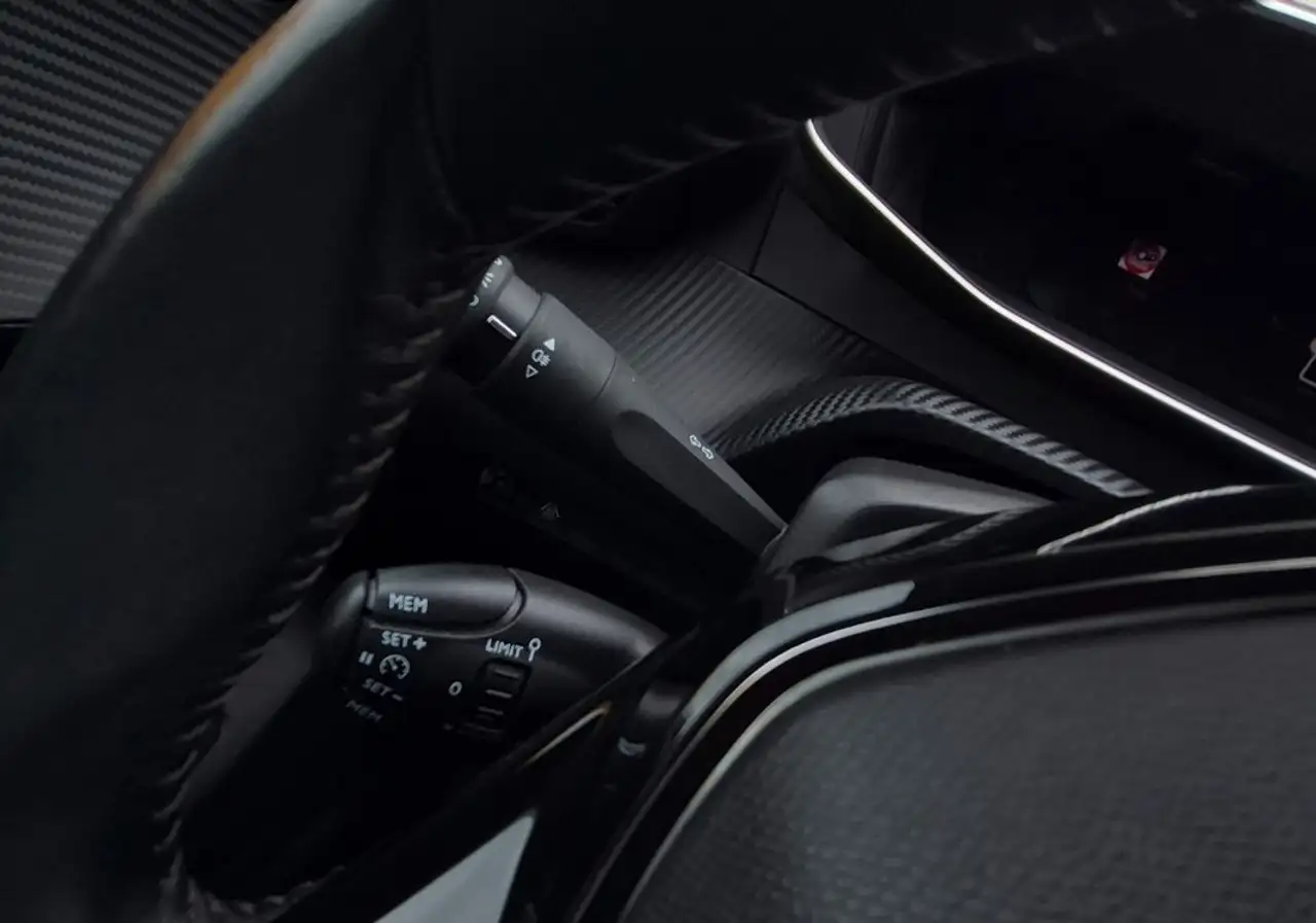 Peugeot 208 208 — photo 20