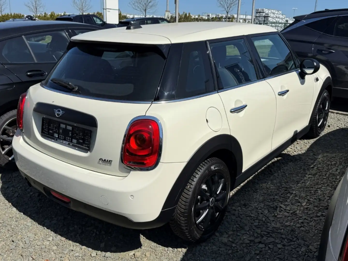 MINI One A 5-Türer Blackyard Color-Line SHZ Alu Klima Blanc - 2