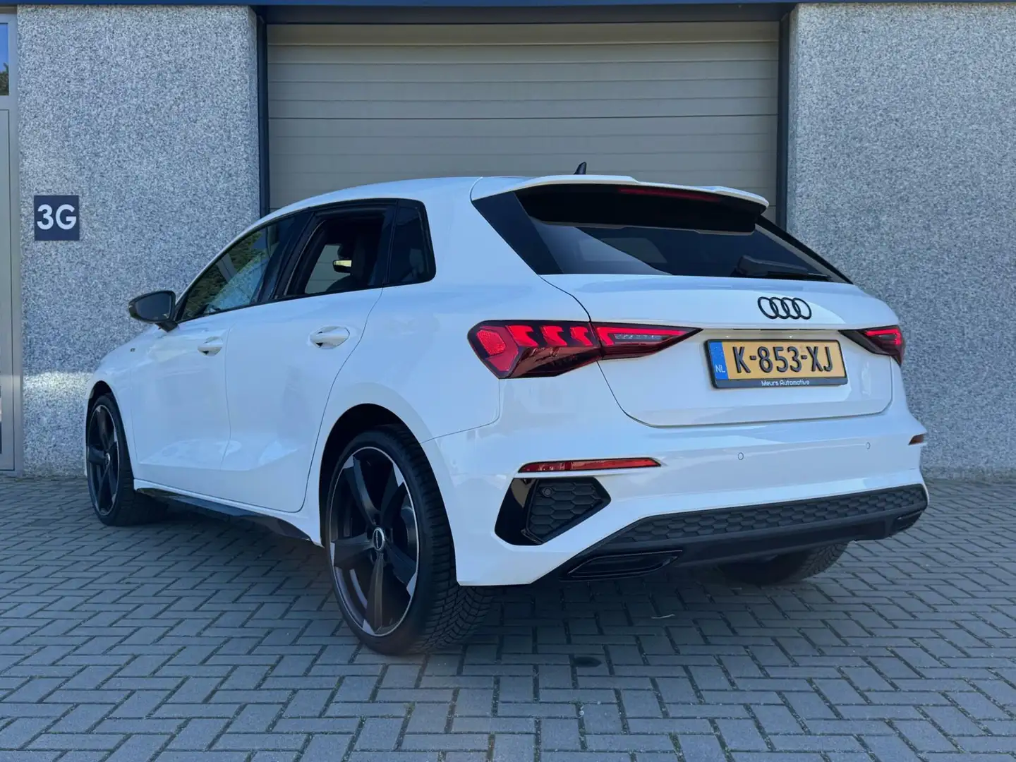 Audi A3 Sportback 35 TFSI 2 x S-line Zwart Optiek/Stoelver Blanco - 2