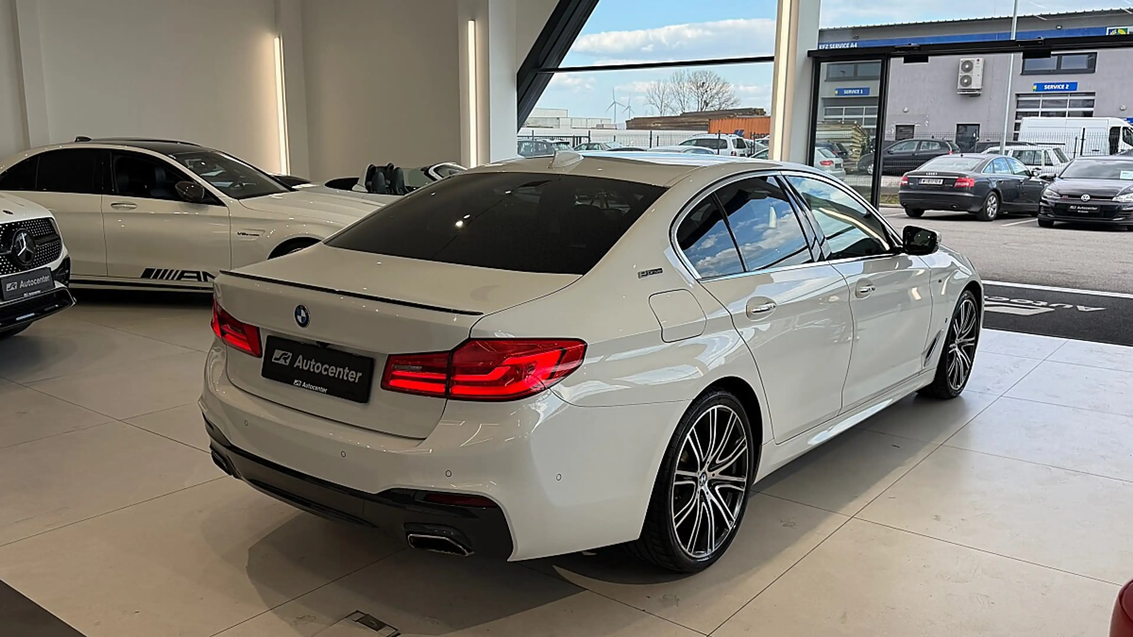 BMW 530 e PHEV iPerformance — photo 12
