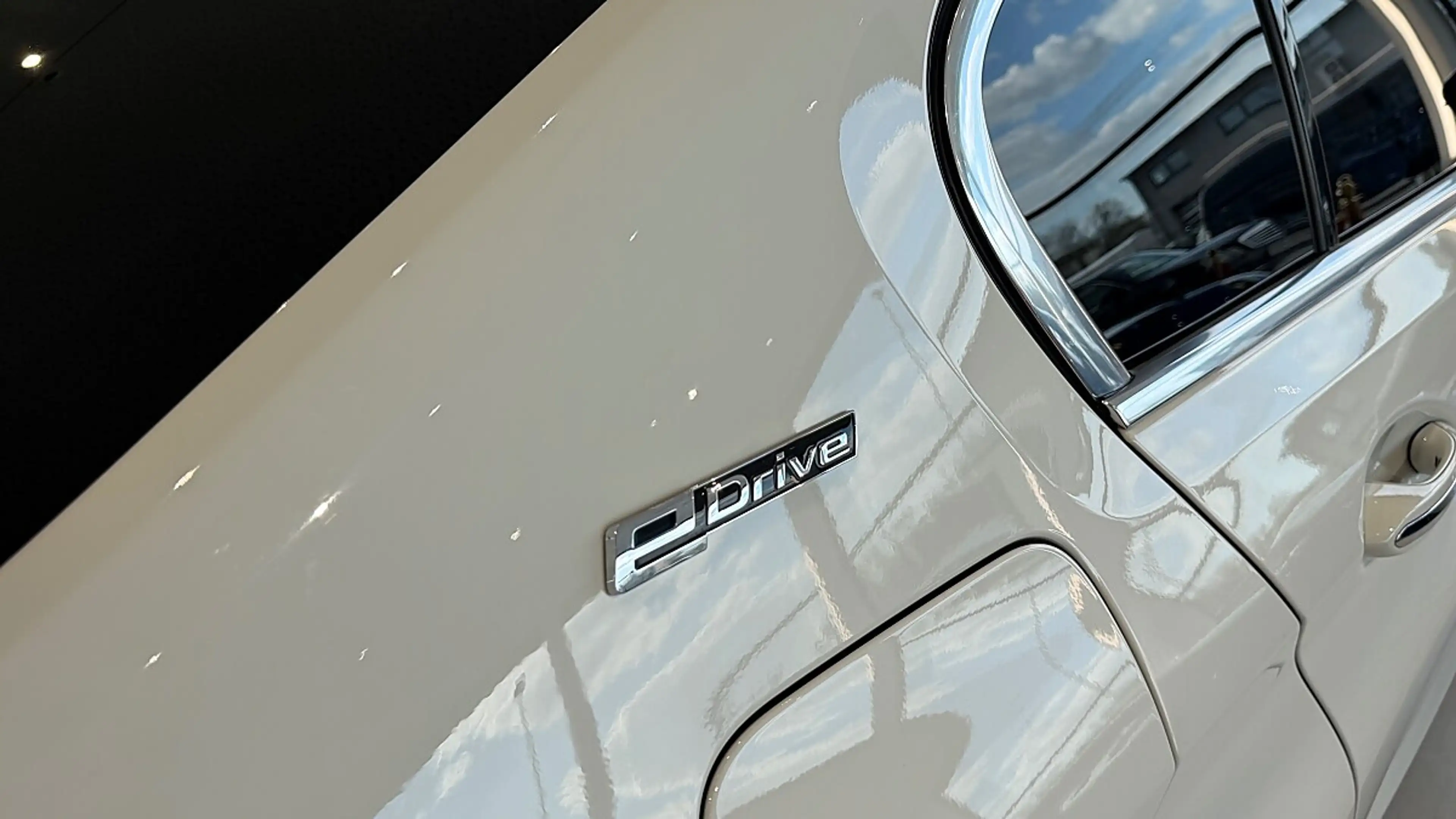 BMW 530 e PHEV iPerformance — photo 11