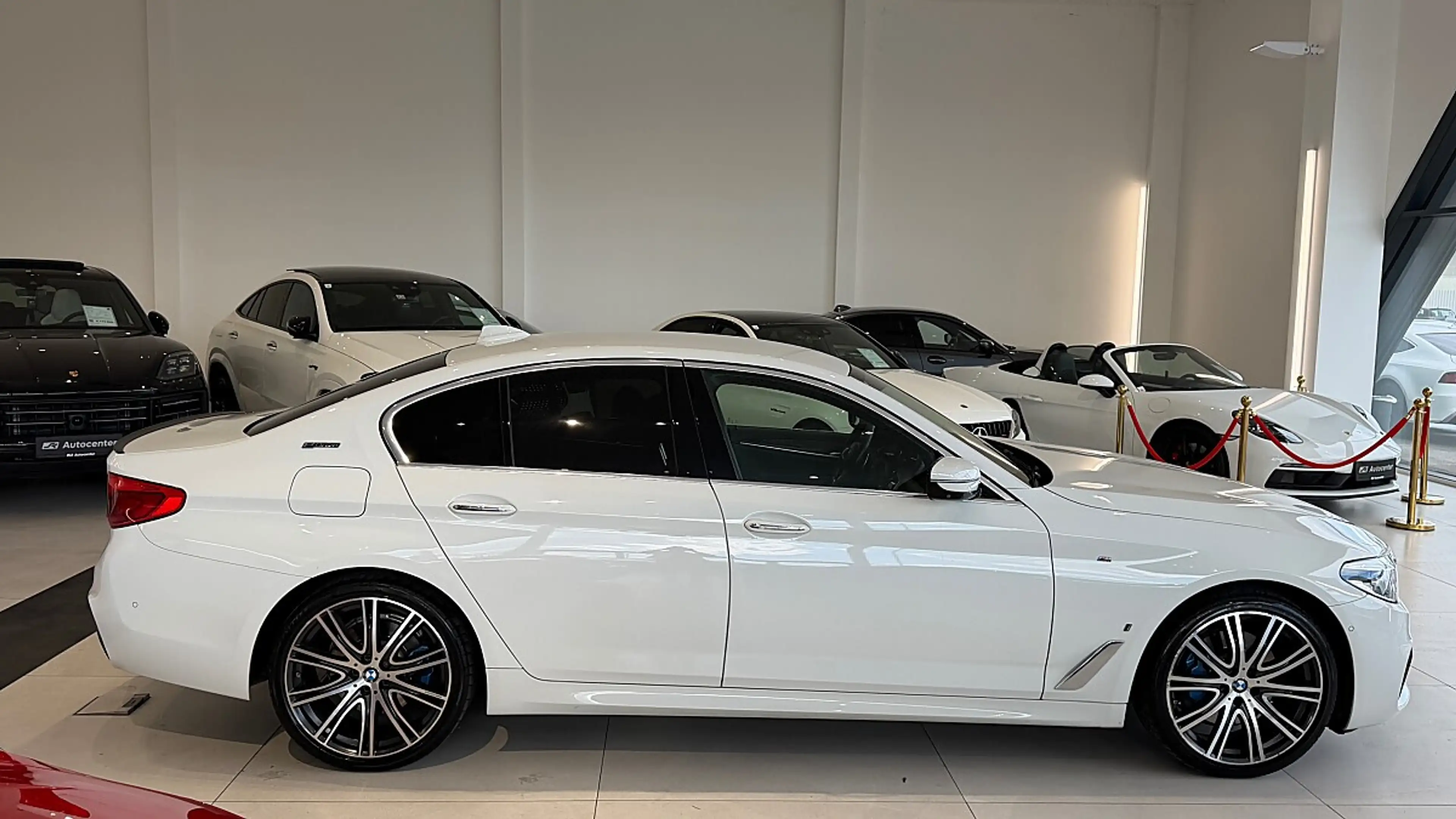 BMW 530 e PHEV iPerformance — photo 9