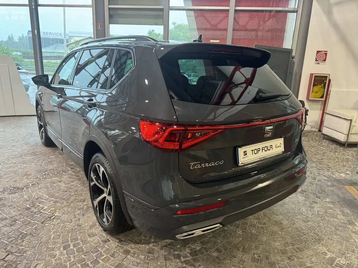 SEAT Tarraco 2.0 TDI 200 CV 4Drive DSG FR Šedá - 2