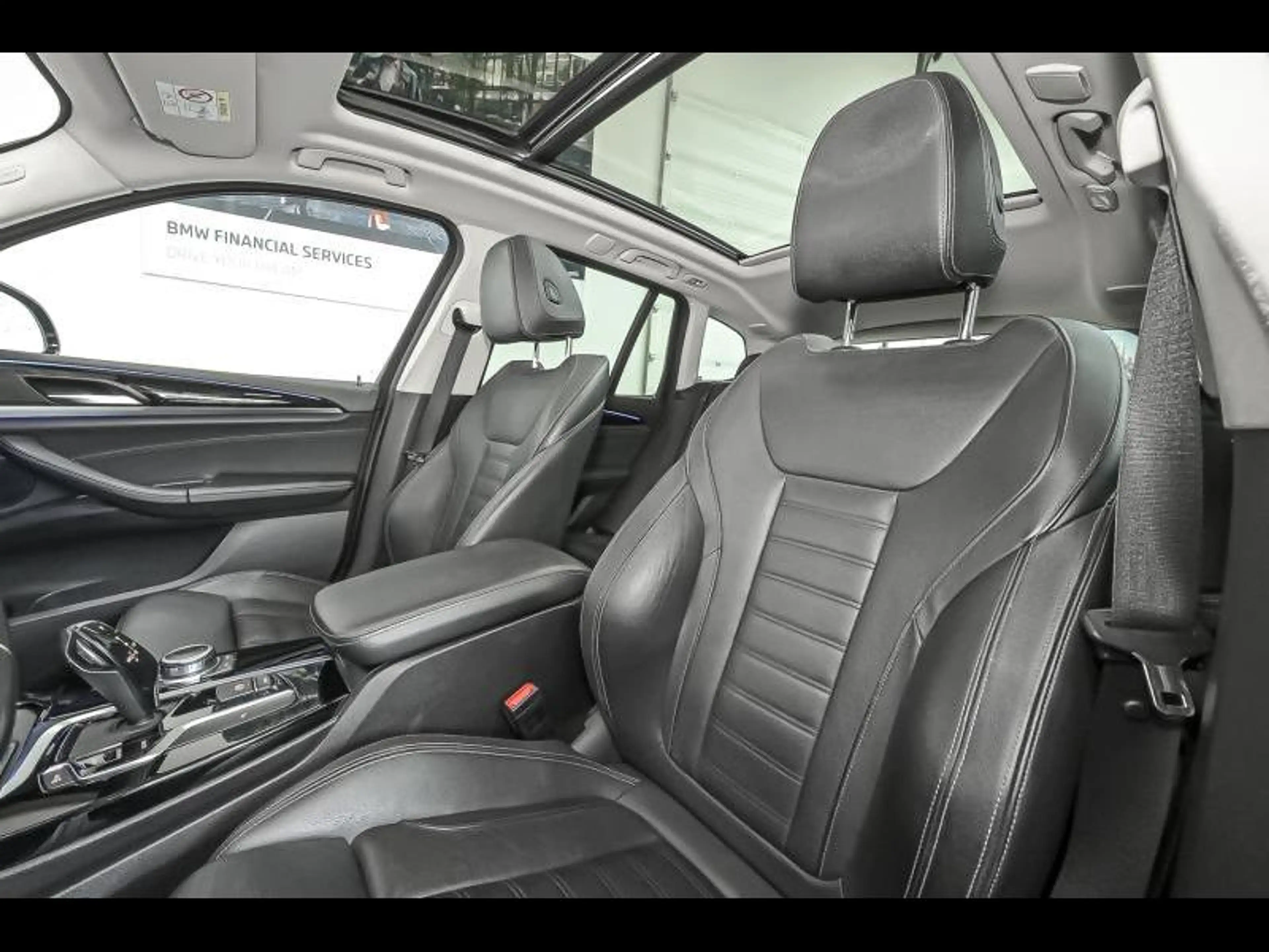 BMW X3 sDrive18d - xLine — photo 16