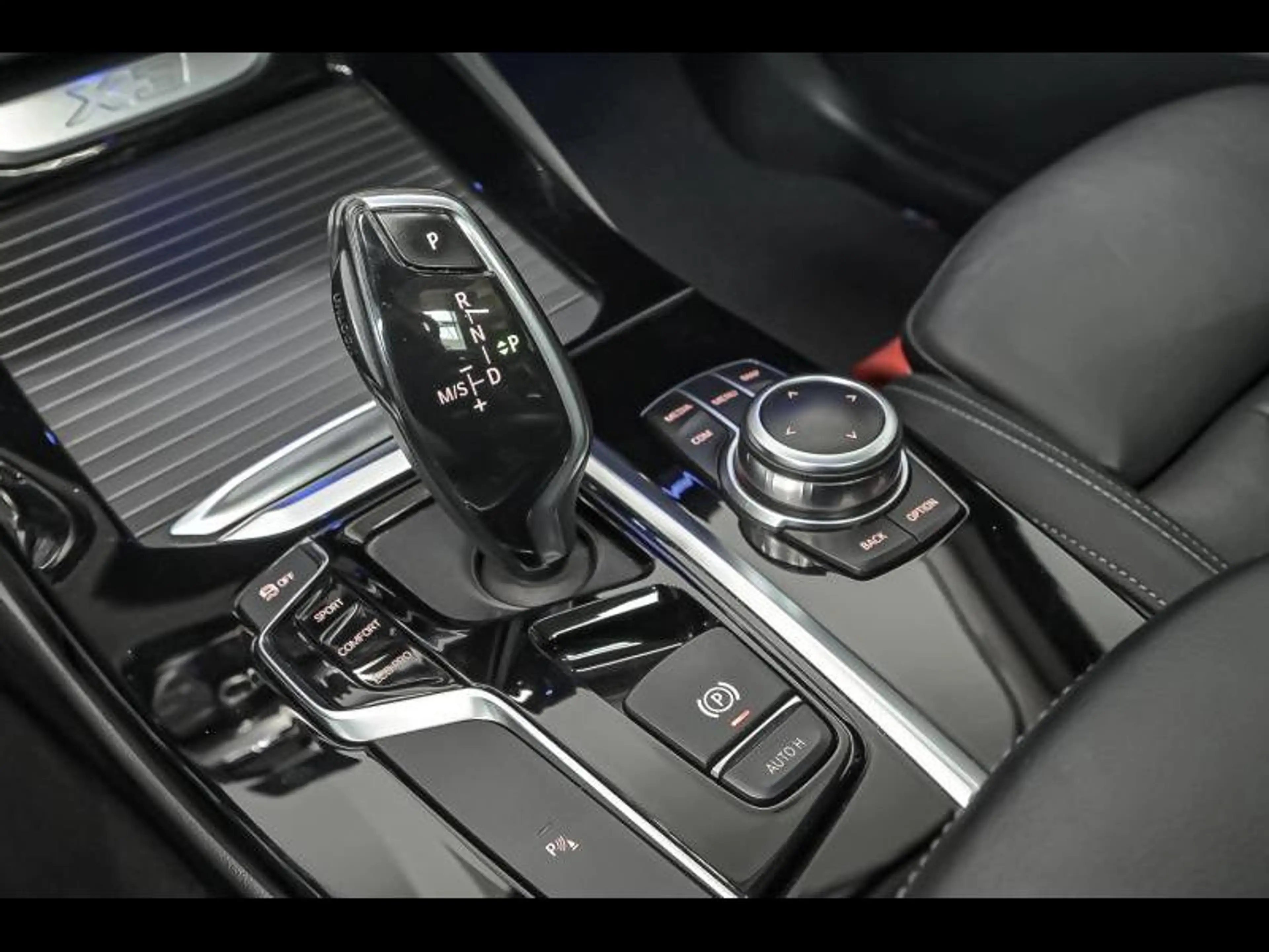 BMW X3 sDrive18d - xLine — photo 11