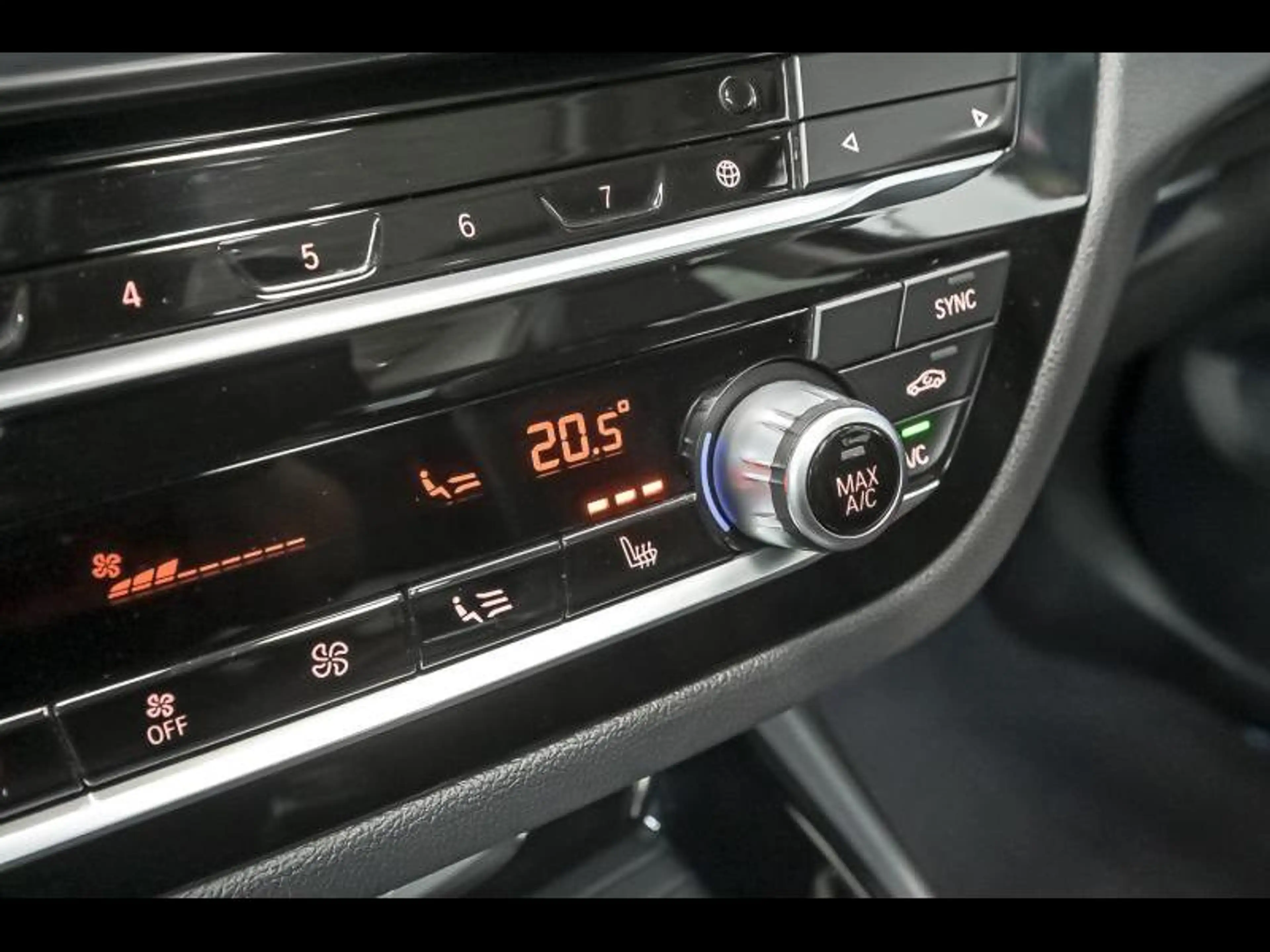 BMW X3 sDrive18d - xLine — photo 13