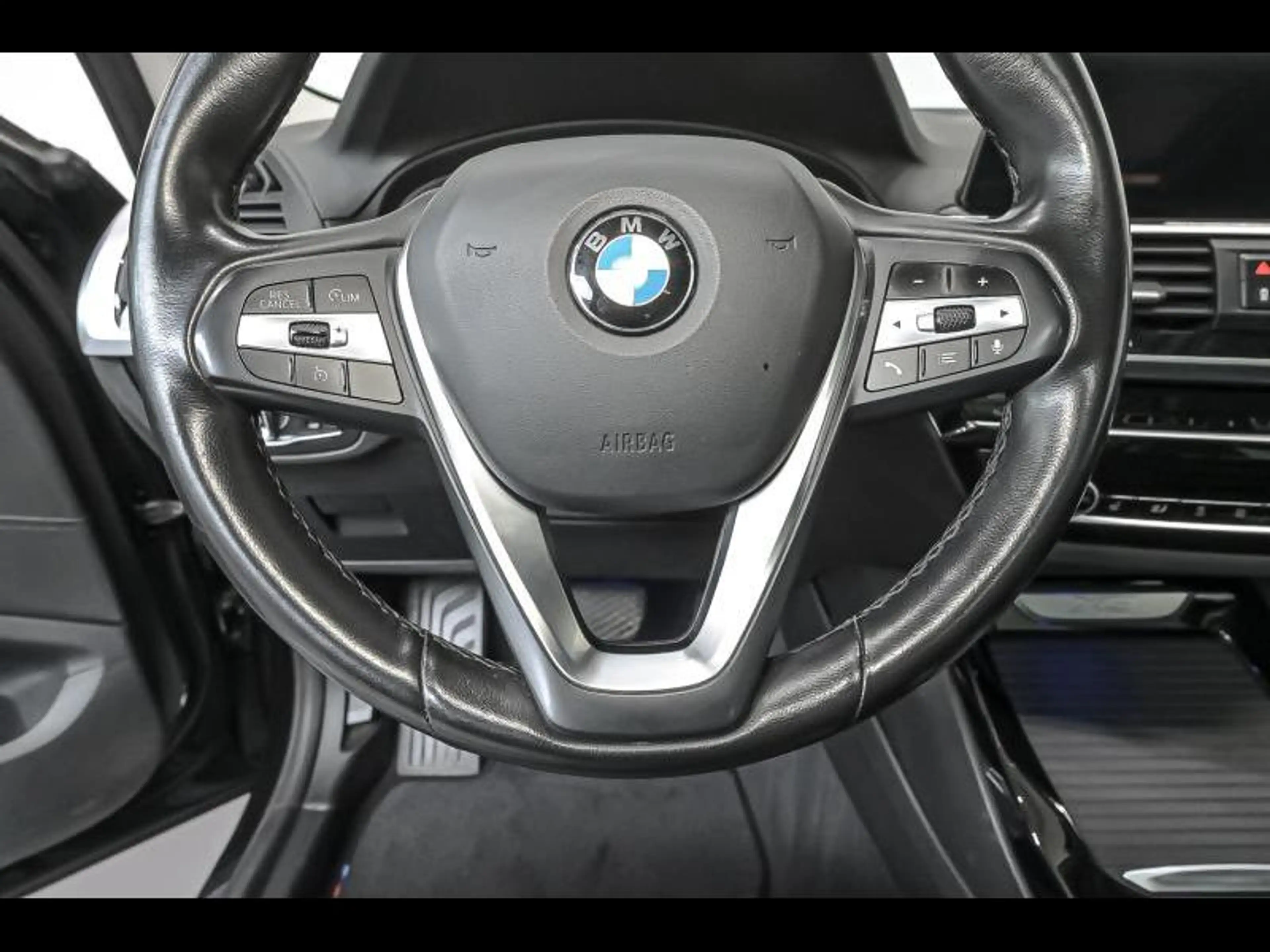 BMW X3 sDrive18d - xLine — photo 9