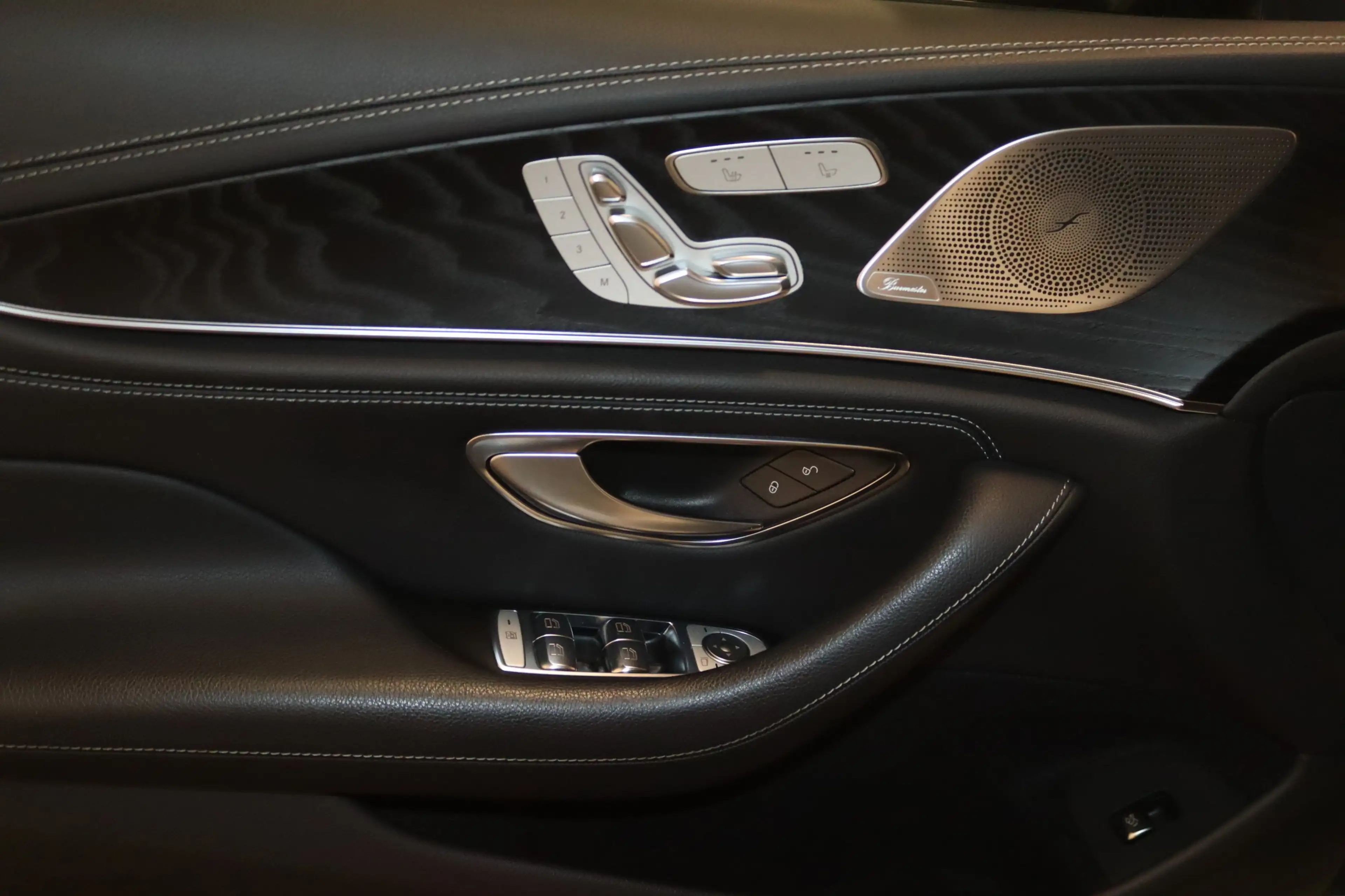 Mercedes-Benz CLS 400 d 4Matic AMG Line-NAV-MULTIB.-WIDE-PANO- — photo 10