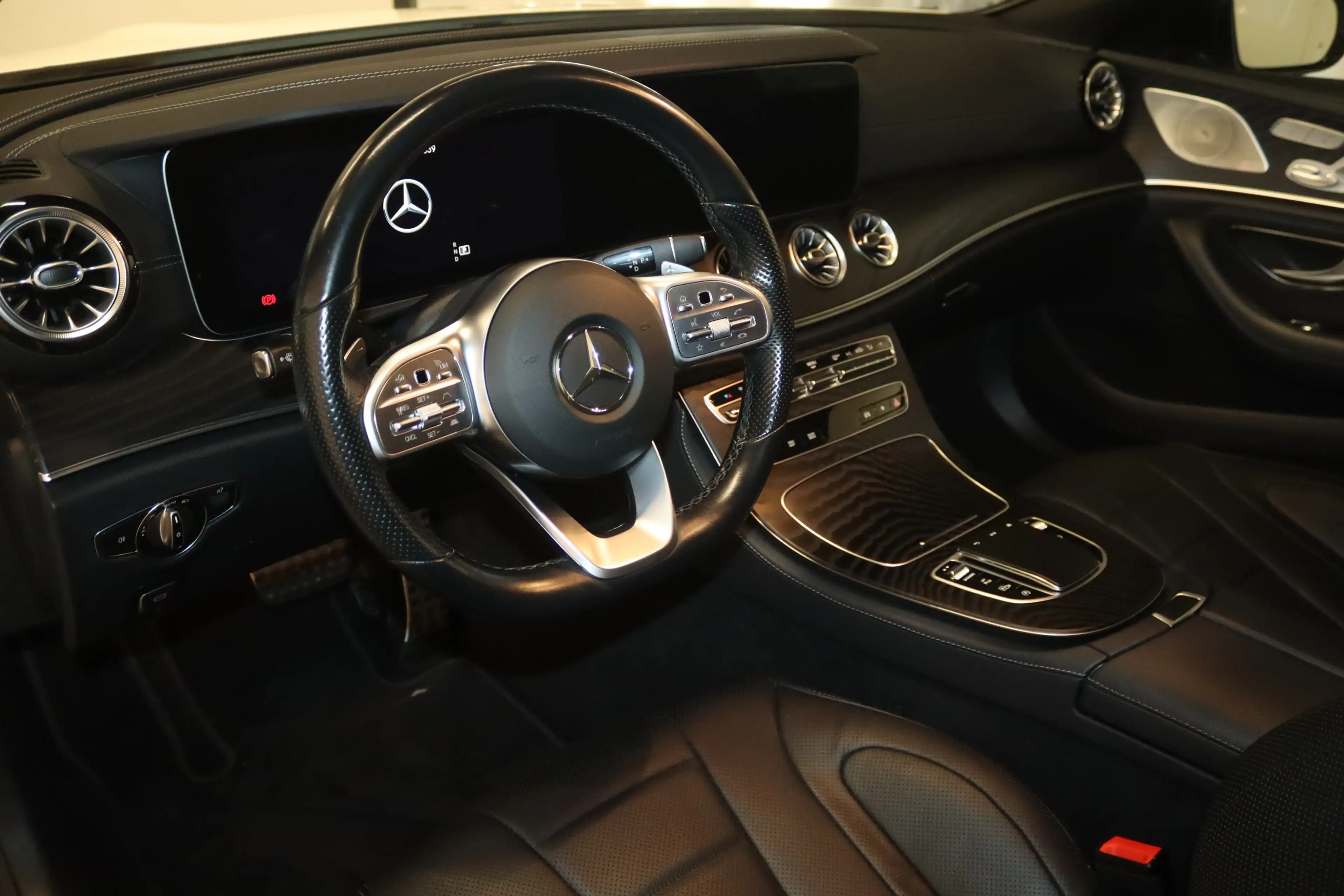 Mercedes-Benz CLS 400 d 4Matic AMG Line-NAV-MULTIB.-WIDE-PANO- — photo 9