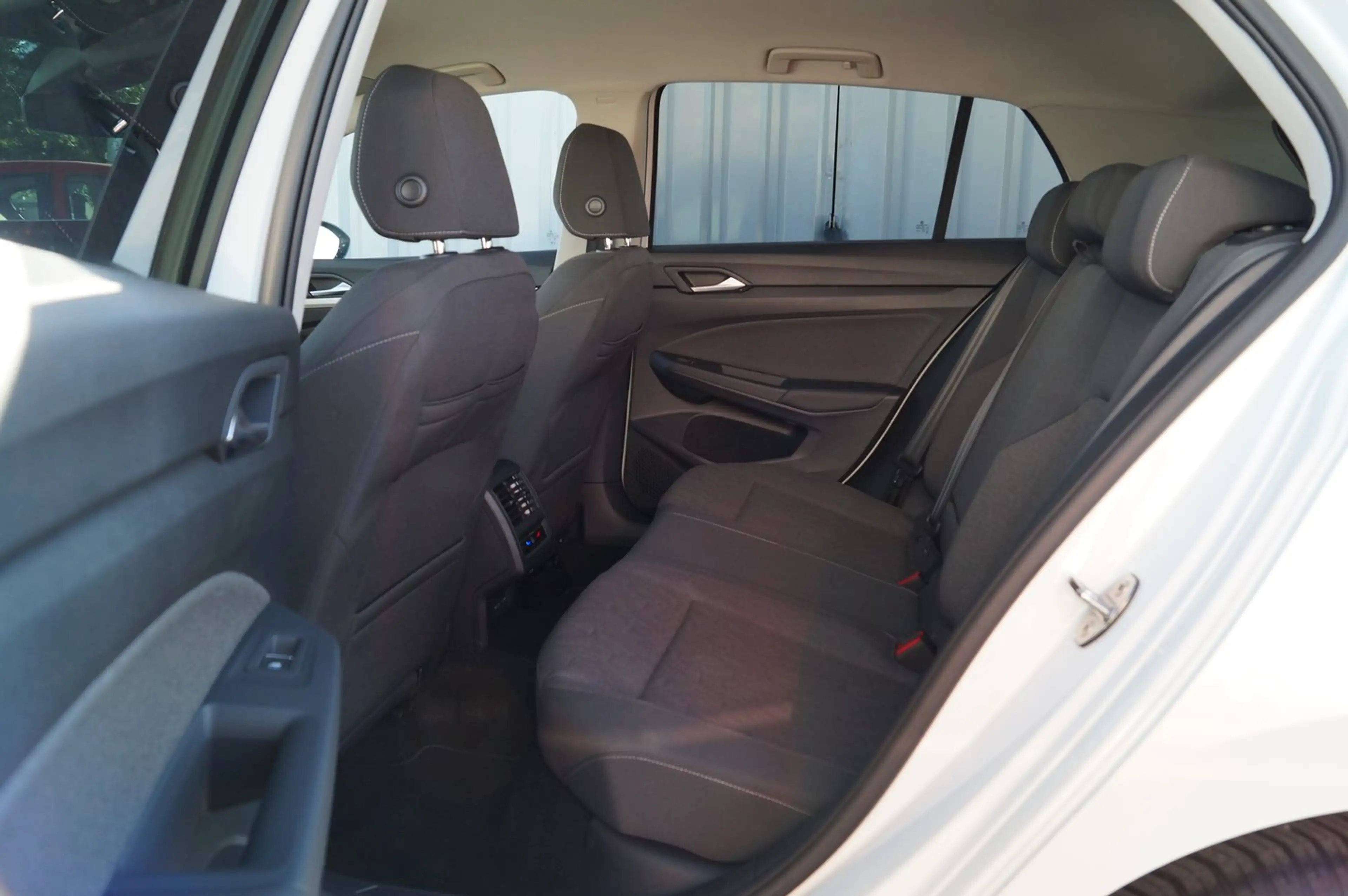 Volkswagen Golf Life TSI — photo 9
