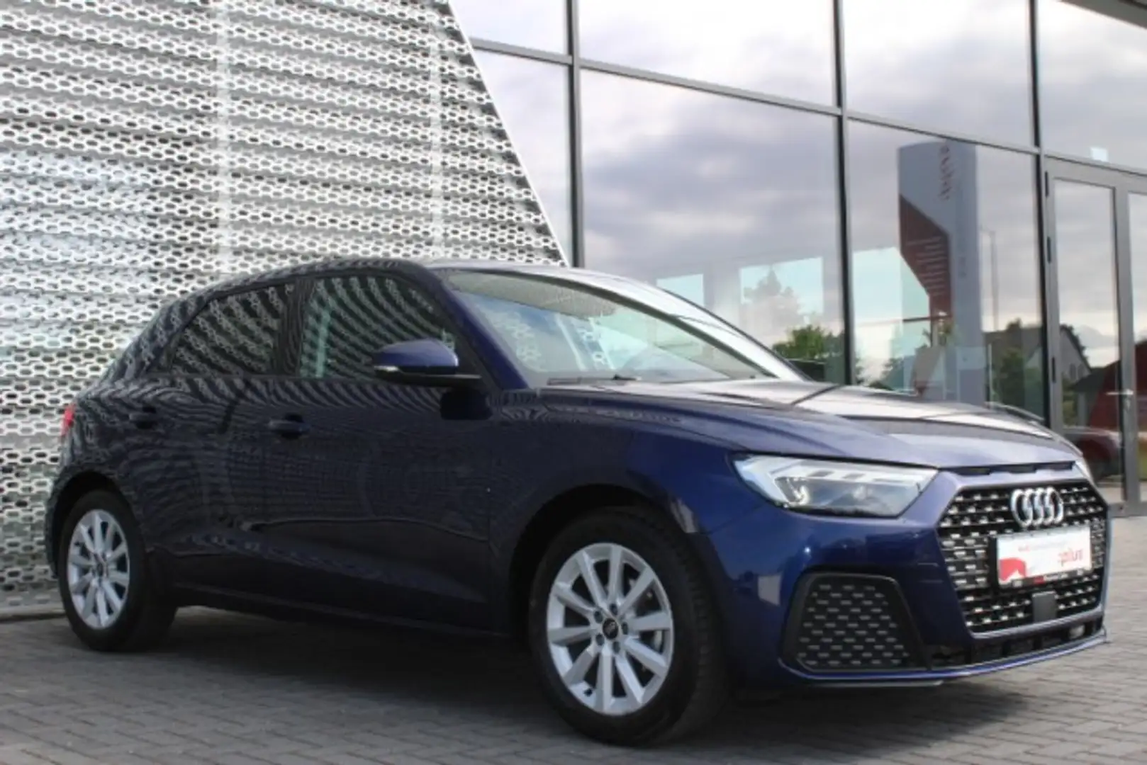 Audi A1 Sportback 25 TFSI S tronic LED ASI SHZ Privacy Blau - 2