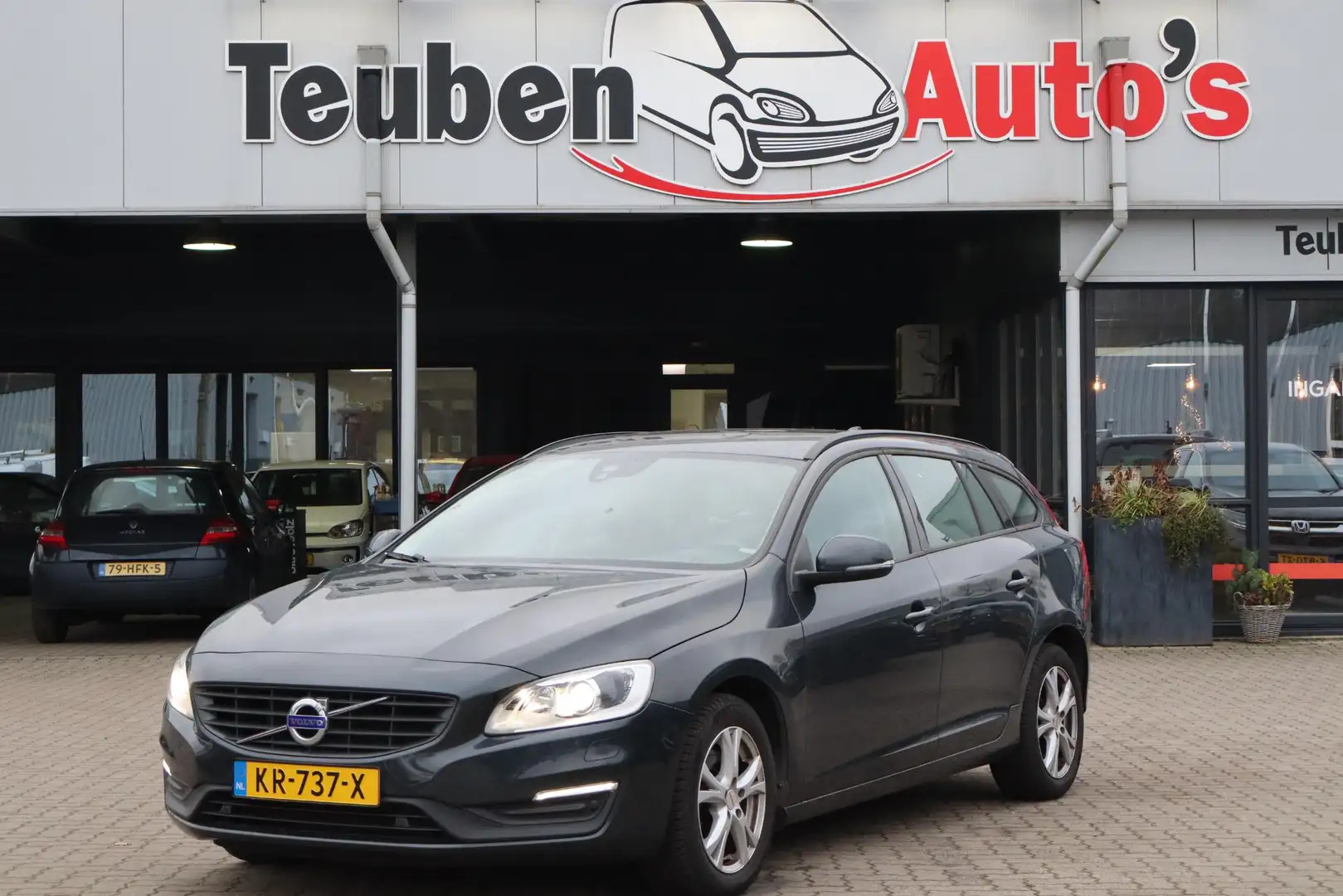 Volvo V60 2.0 D3 Summum Navigatie, Cruise control, Stoelverw Gris - 1