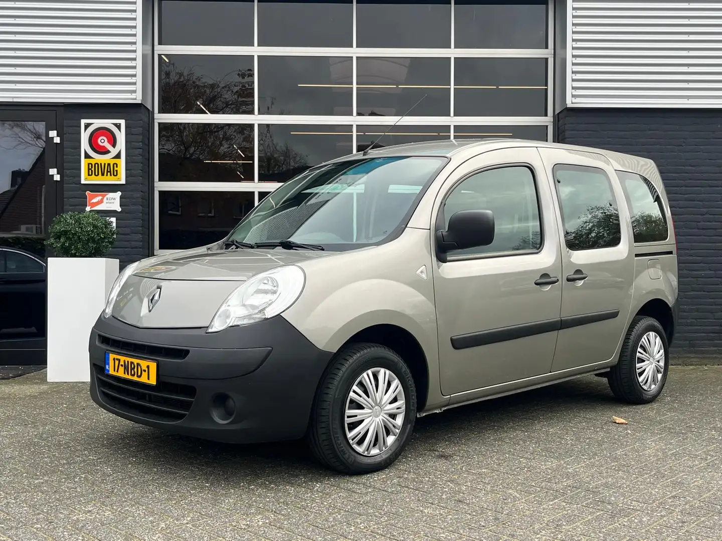 Renault Kangoo Family 1.6 Authentique, Airco, 2x Schuifdeur, APK Grijs - 1