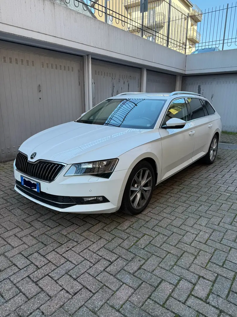 Skoda Superb Wagon 2.0 tdi Ambition 150cv dsg - 2