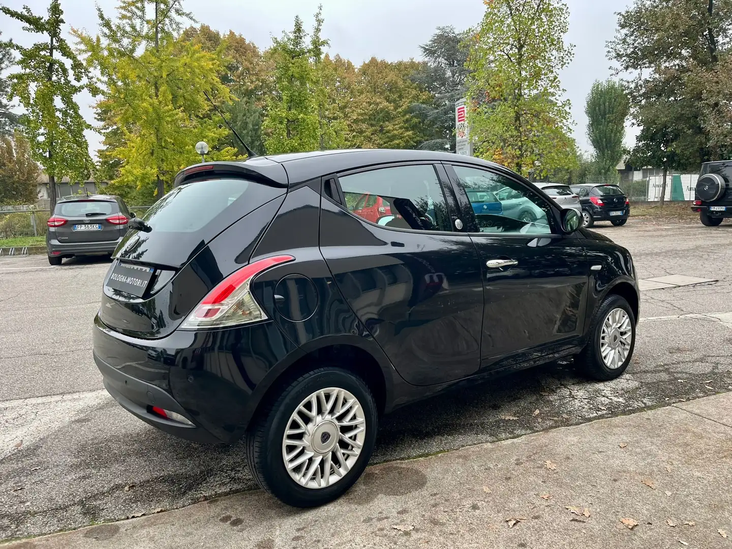 Lancia Ypsilon Zwart - 2