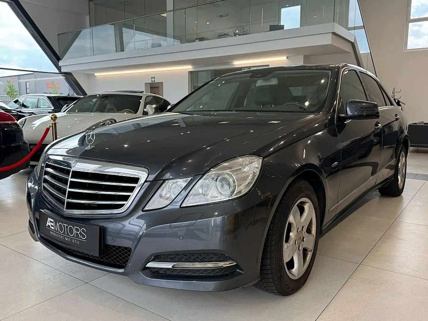 Mercedes-Benz E 220 Avantgarde BlueEfficiency CDI Aut.*EXPORT* Grau - 2
