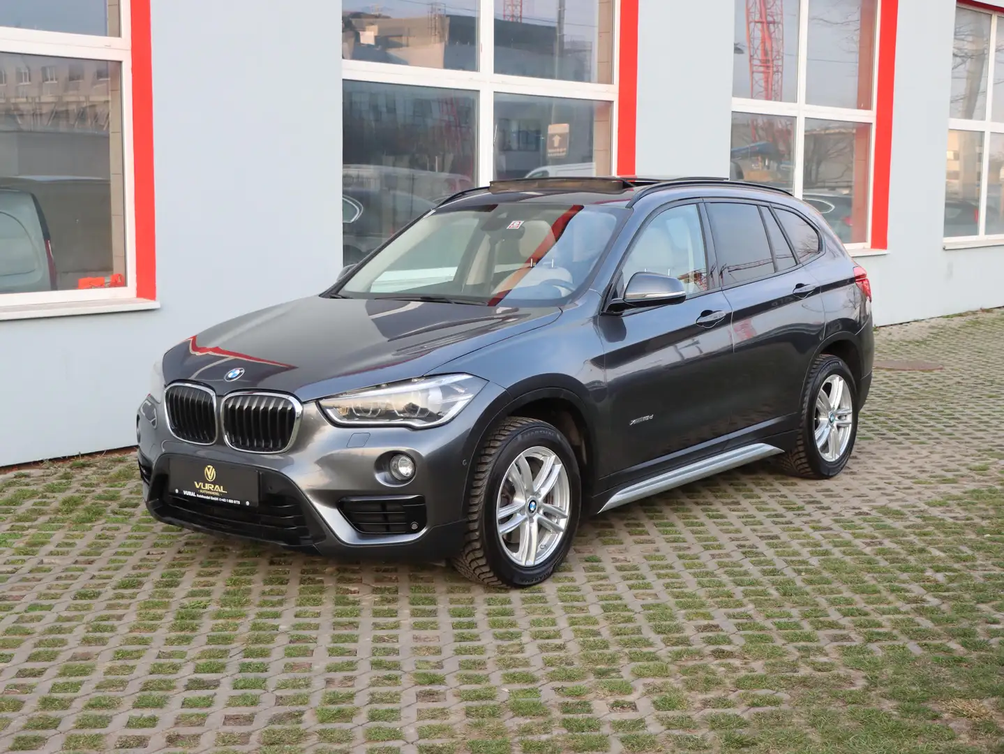 BMW X1 xDrive 18d | Panorama | Head-Up | Kamera | Leder | Grau - 2