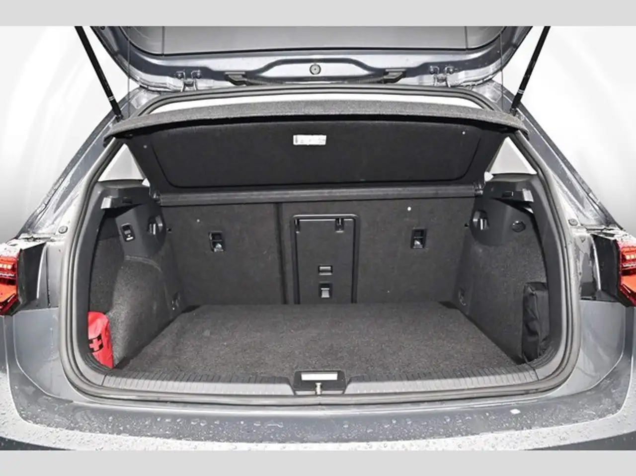 Volkswagen Golf VIII 2.0 TDI DSG Active 9
