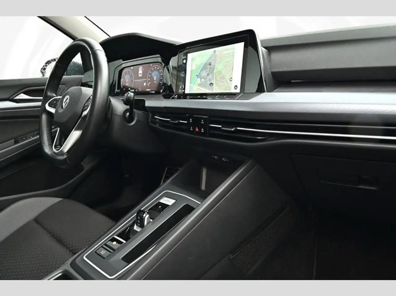 Volkswagen Golf VIII 2.0 TDI DSG Active 11