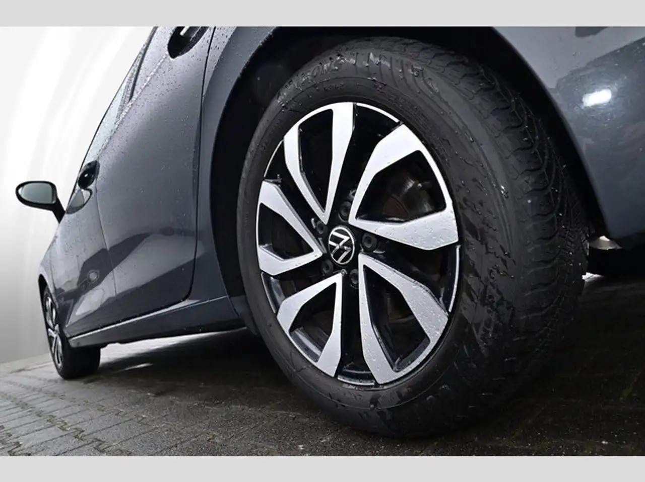 Volkswagen Golf VIII 2.0 TDI DSG Active 5