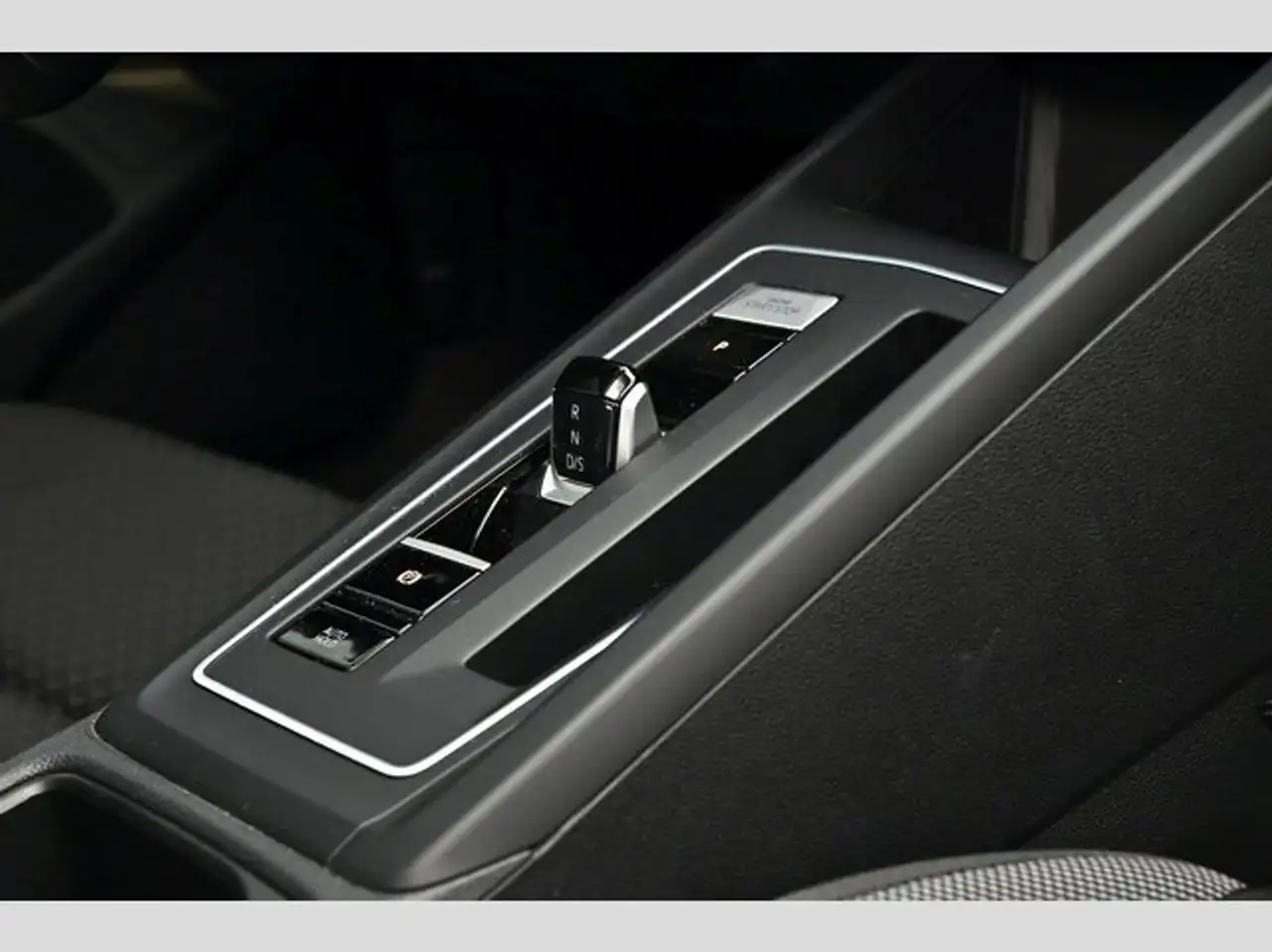 Volkswagen Golf VIII 2.0 TDI DSG Active 12