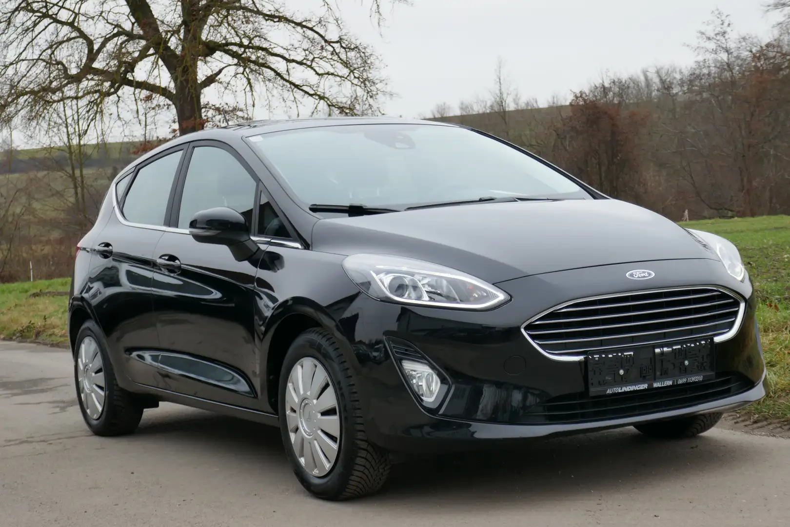 Ford Fiesta Titanium Schwarz - 1