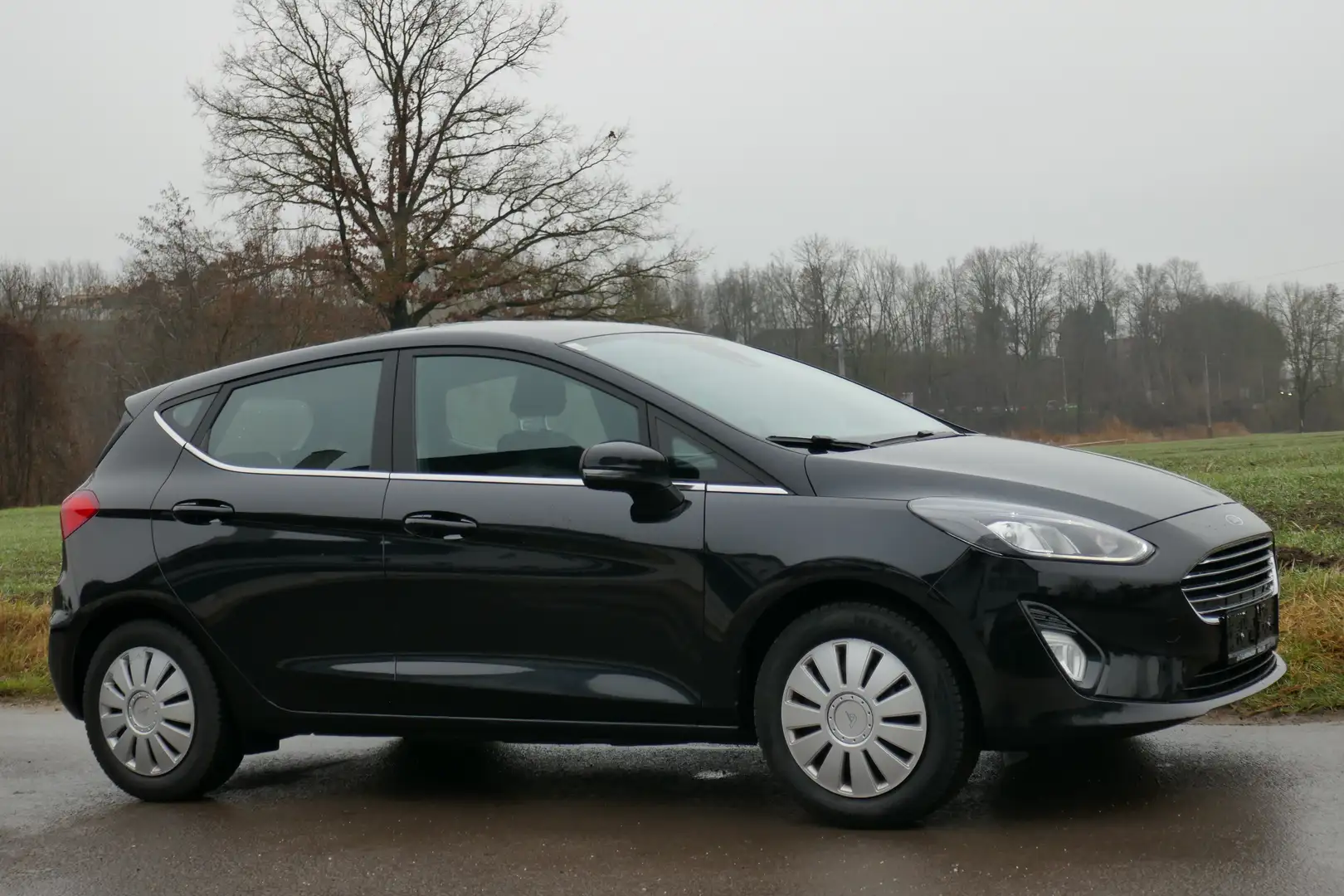 Ford Fiesta Titanium Schwarz - 1