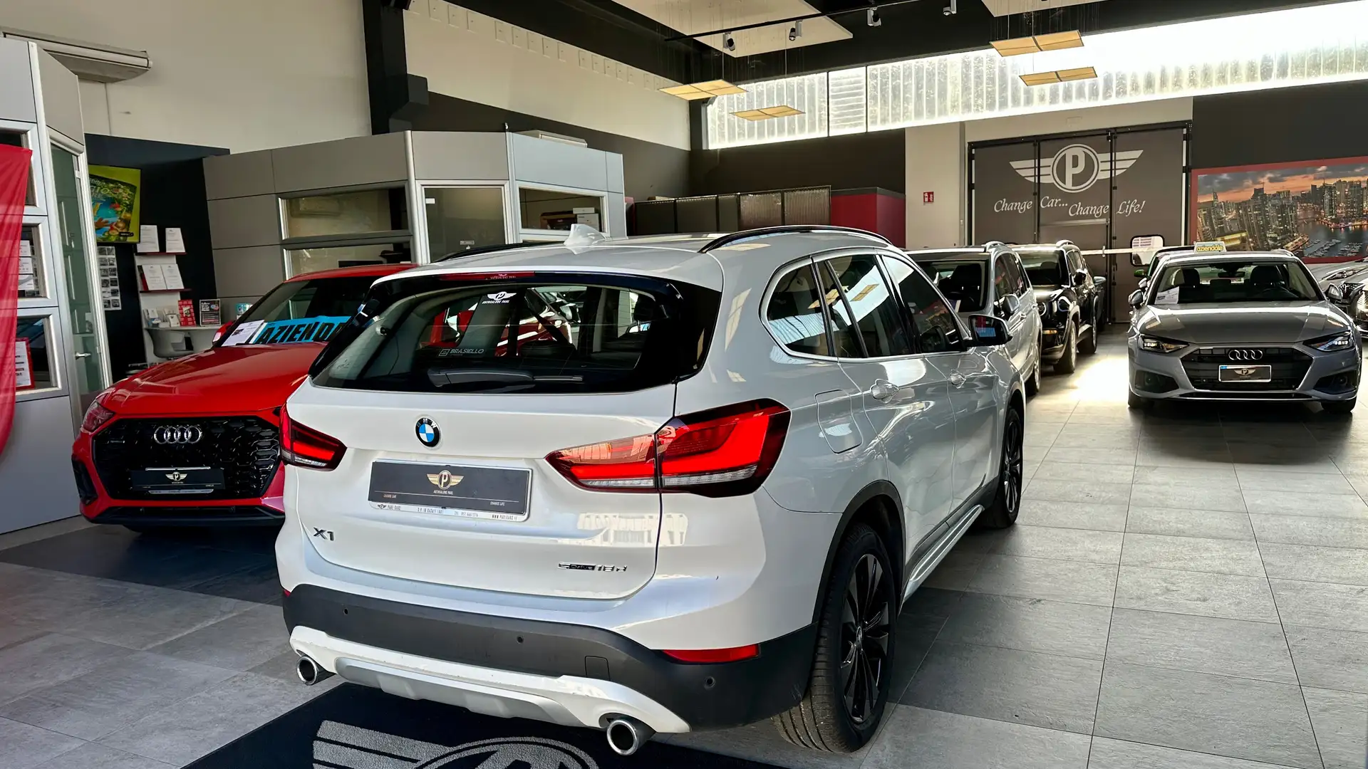 BMW X1 SDrive18d 150CV xLine Blanc - 2