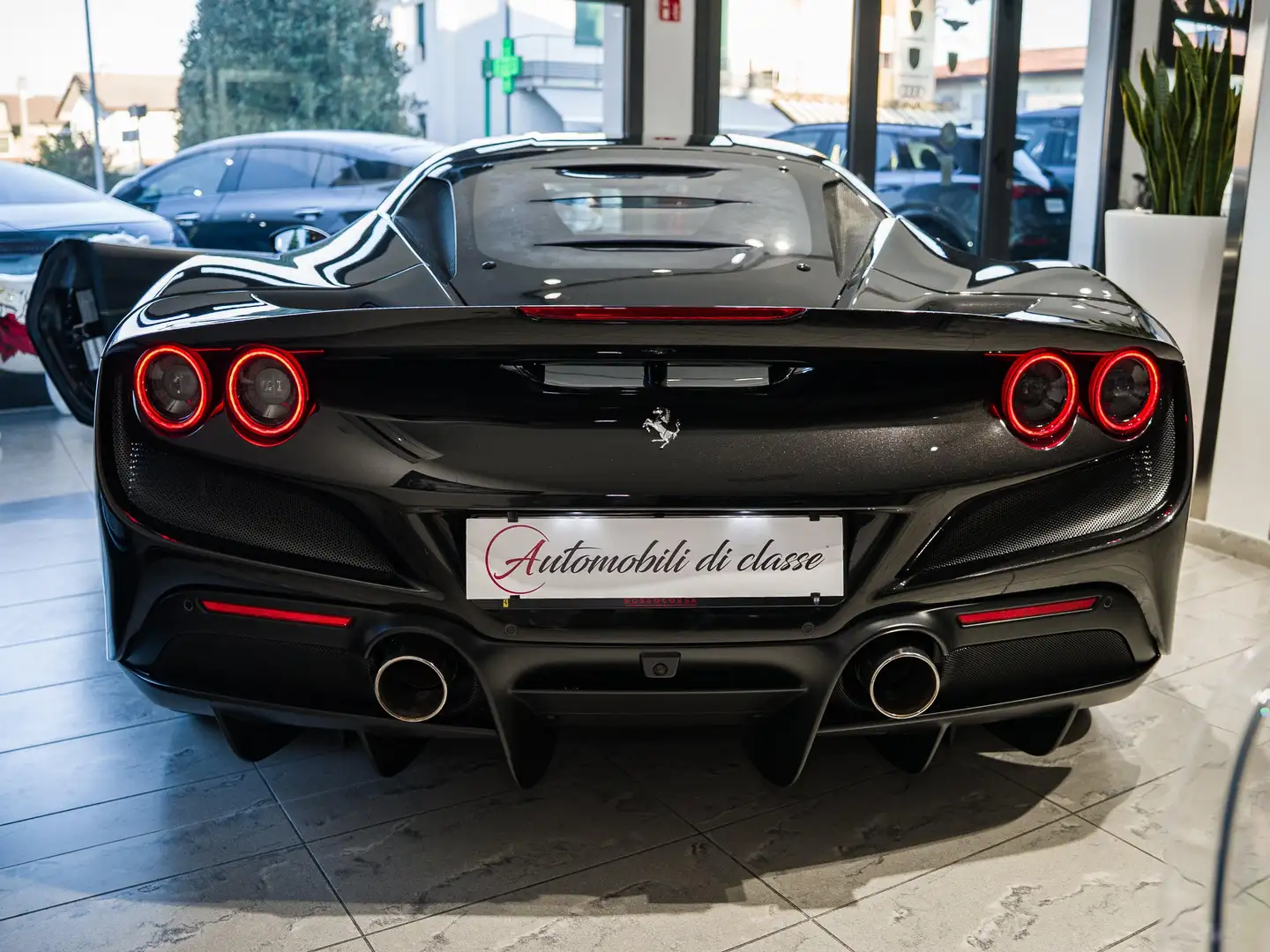 Ferrari F8 Tributo F8 Tributo Coupe 3.9-SOLLEVATORE-CARBON-NAZIONALE! Schwarz - 2