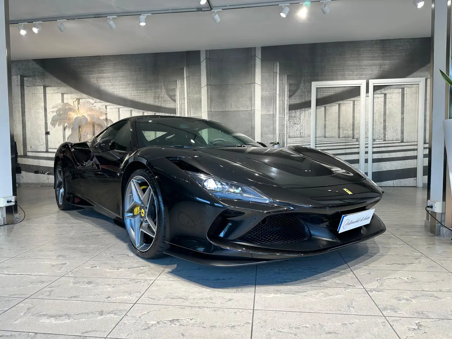 Ferrari F8 Tributo F8 Tributo Coupe 3.9-SOLLEVATORE-CARBON-NAZIONALE! Schwarz - 2