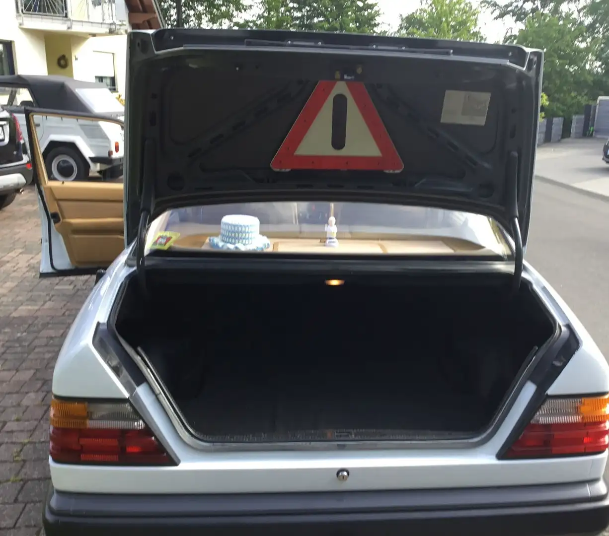 Mercedes-Benz W124 300D Білий - 2