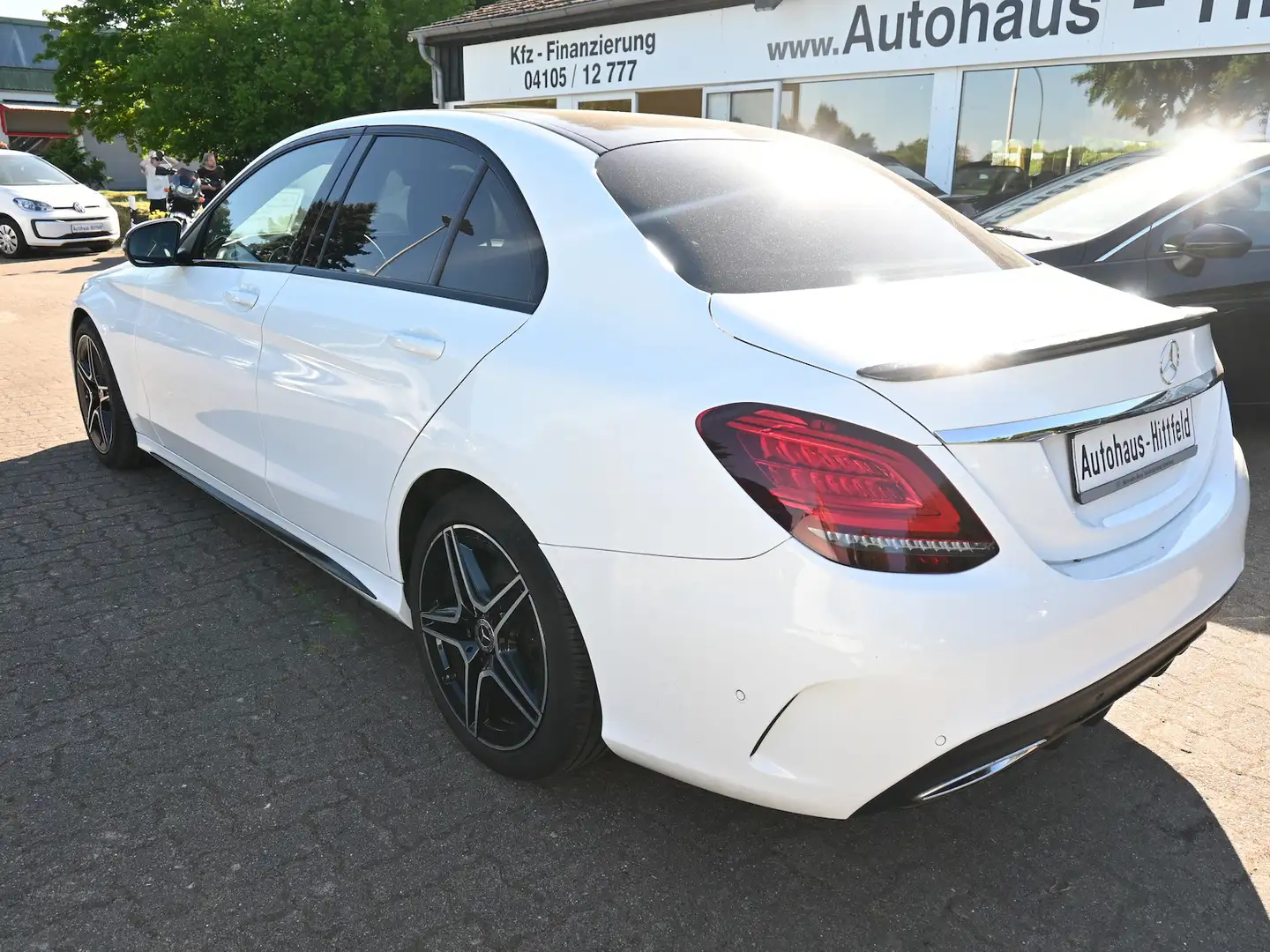 Mercedes-Benz C 300 dAut *AMG-Line* -sehr schön ausgestattet- Weiß - 2