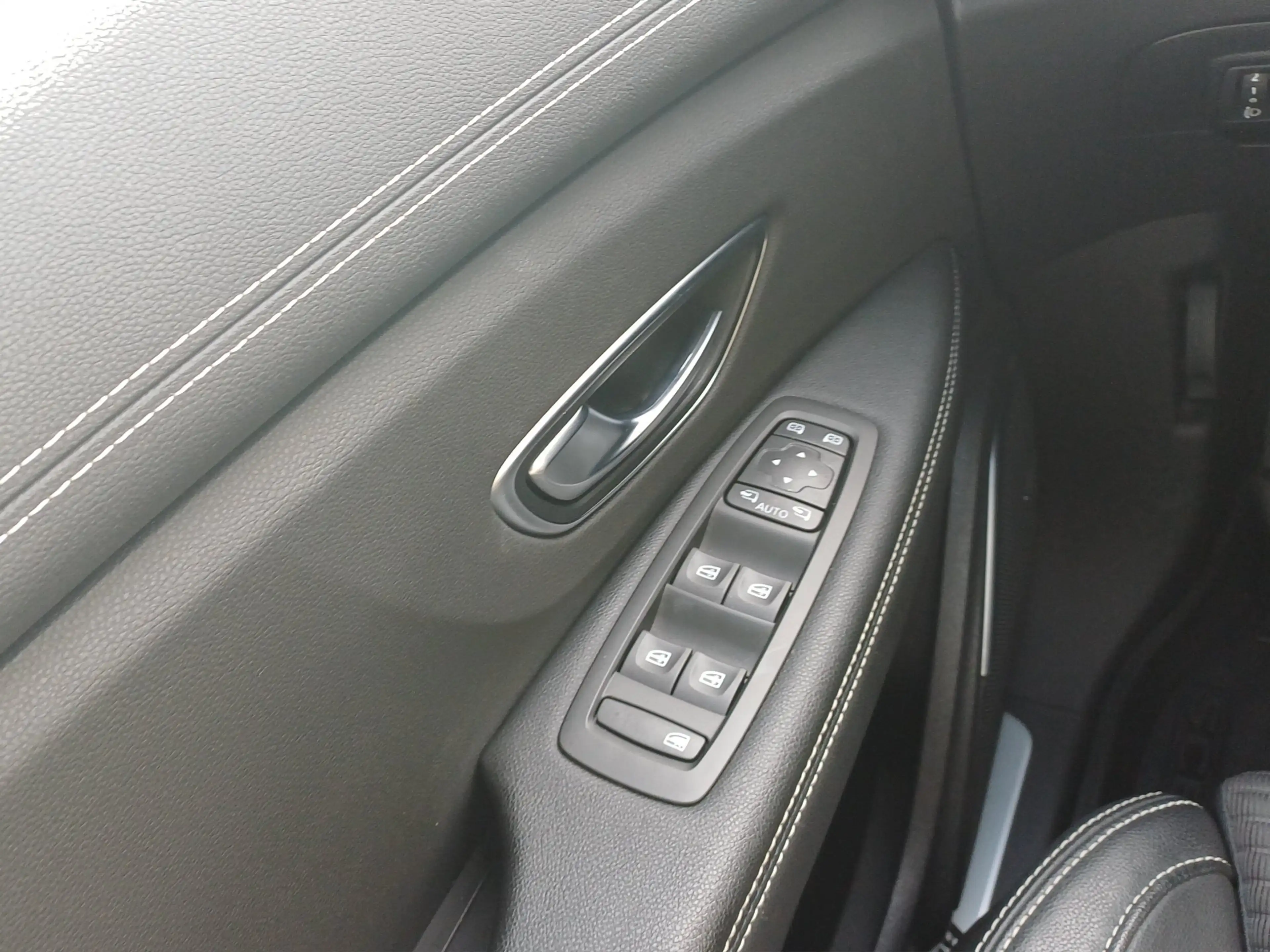 Renault Scenic IV 1.7 BLUE dCi 120 - Grand BOSE Edition — photo 13