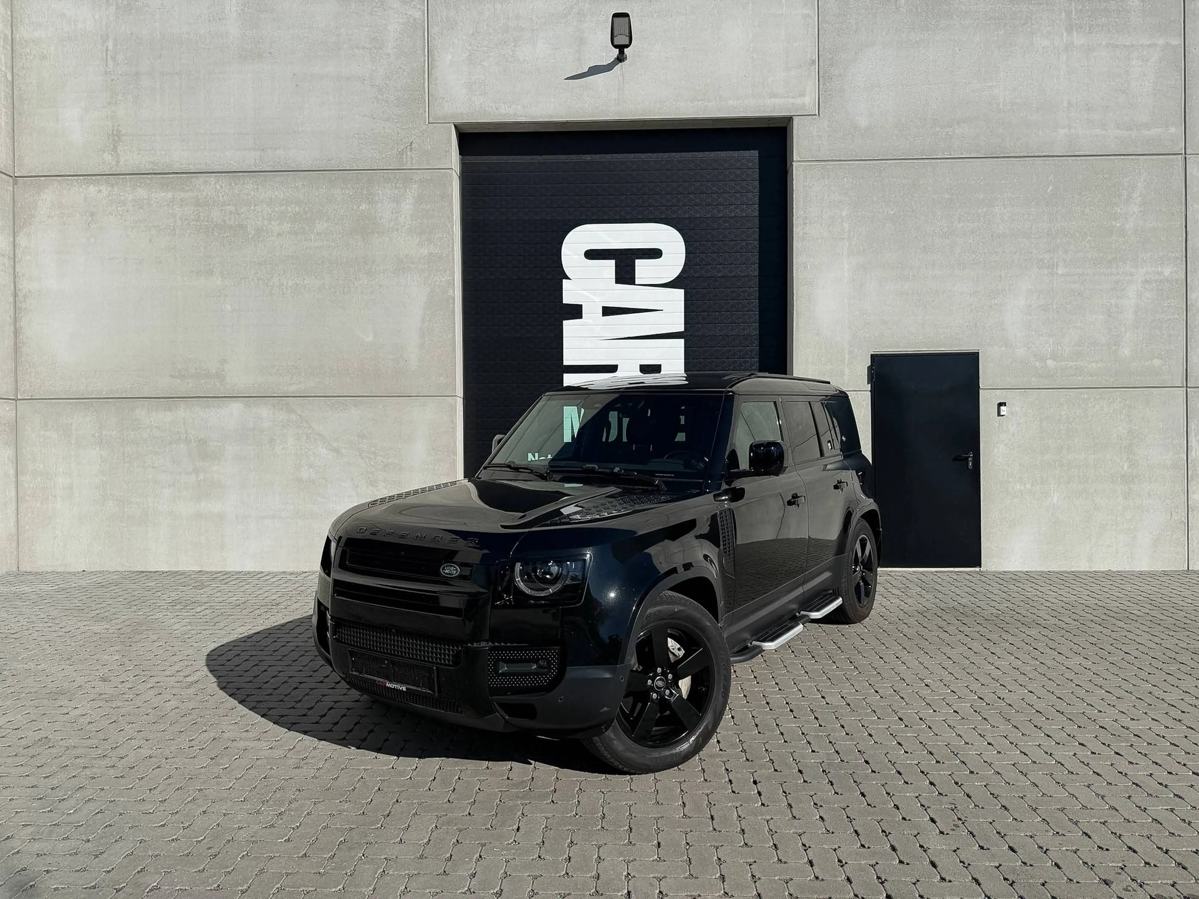 Land Rover Defender 110 3.0 D MHEV D300 SE / PANO / LICHTE VRACHT / MERIDIAN / TREKHAAK — photo 2