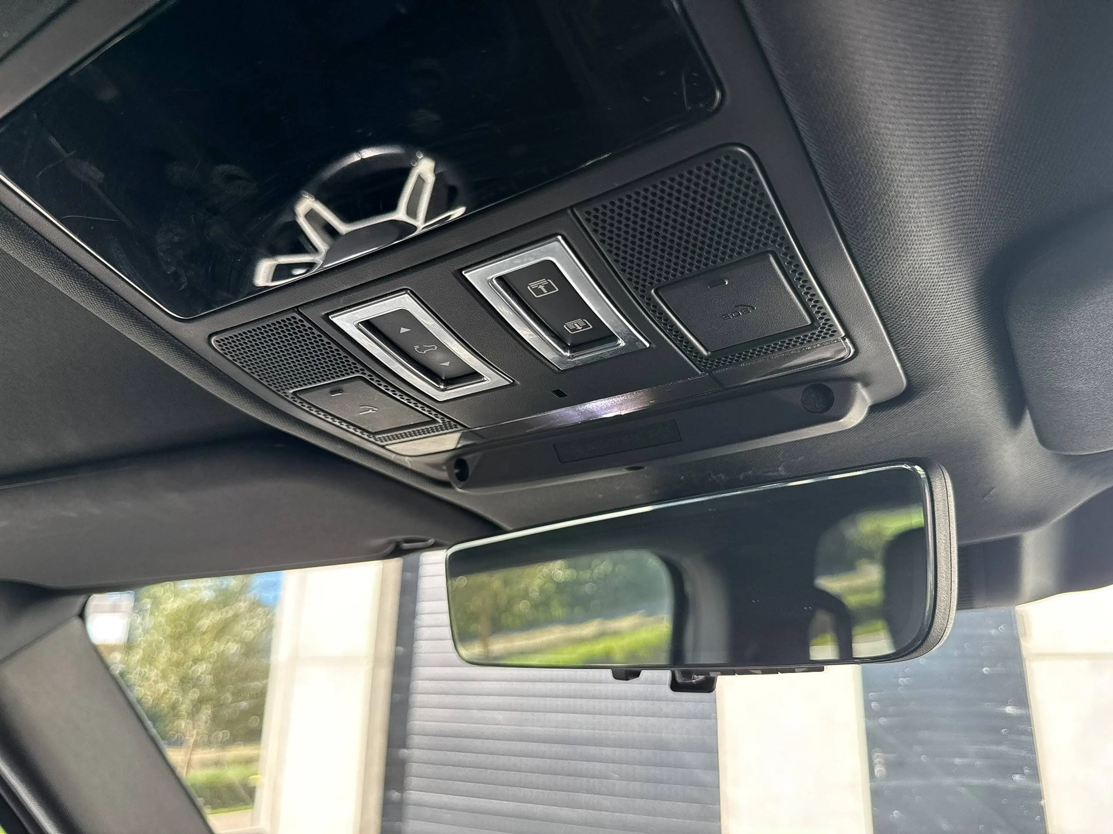 Land Rover Defender 110 3.0 D MHEV D300 SE / PANO / LICHTE VRACHT / MERIDIAN / TREKHAAK — photo 15