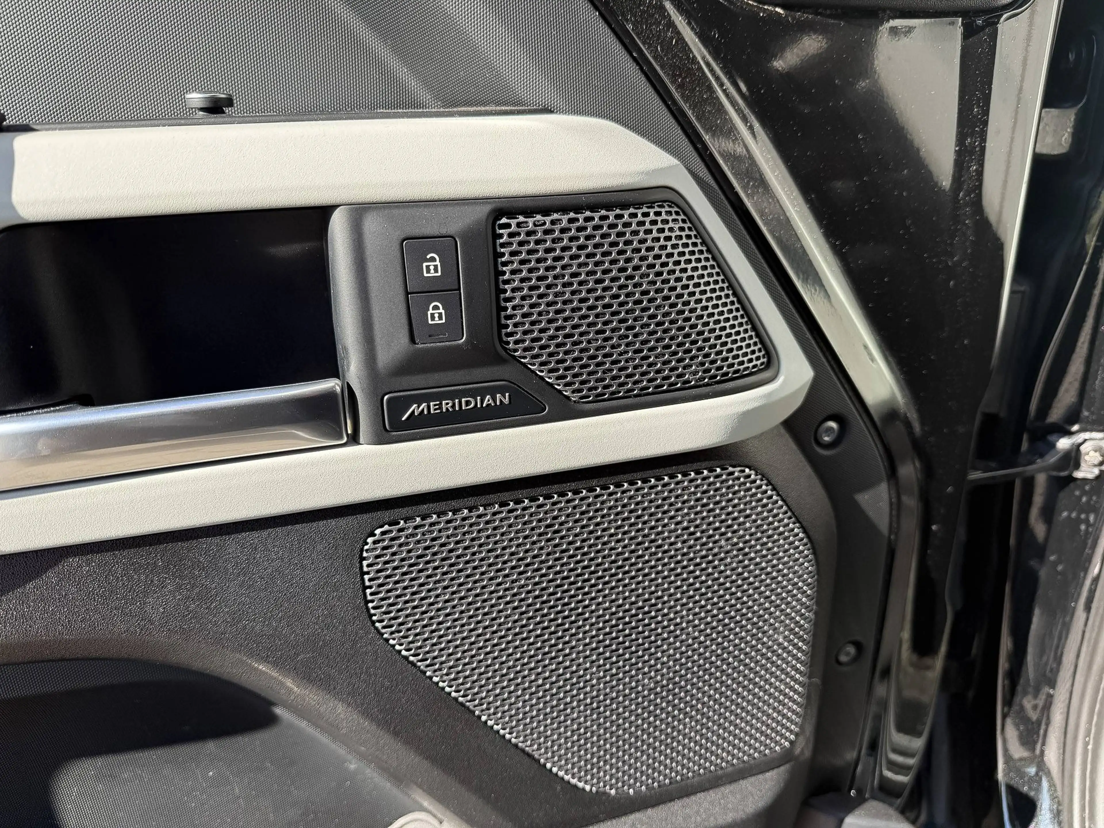 Land Rover Defender 110 3.0 D MHEV D300 SE / PANO / LICHTE VRACHT / MERIDIAN / TREKHAAK — photo 12