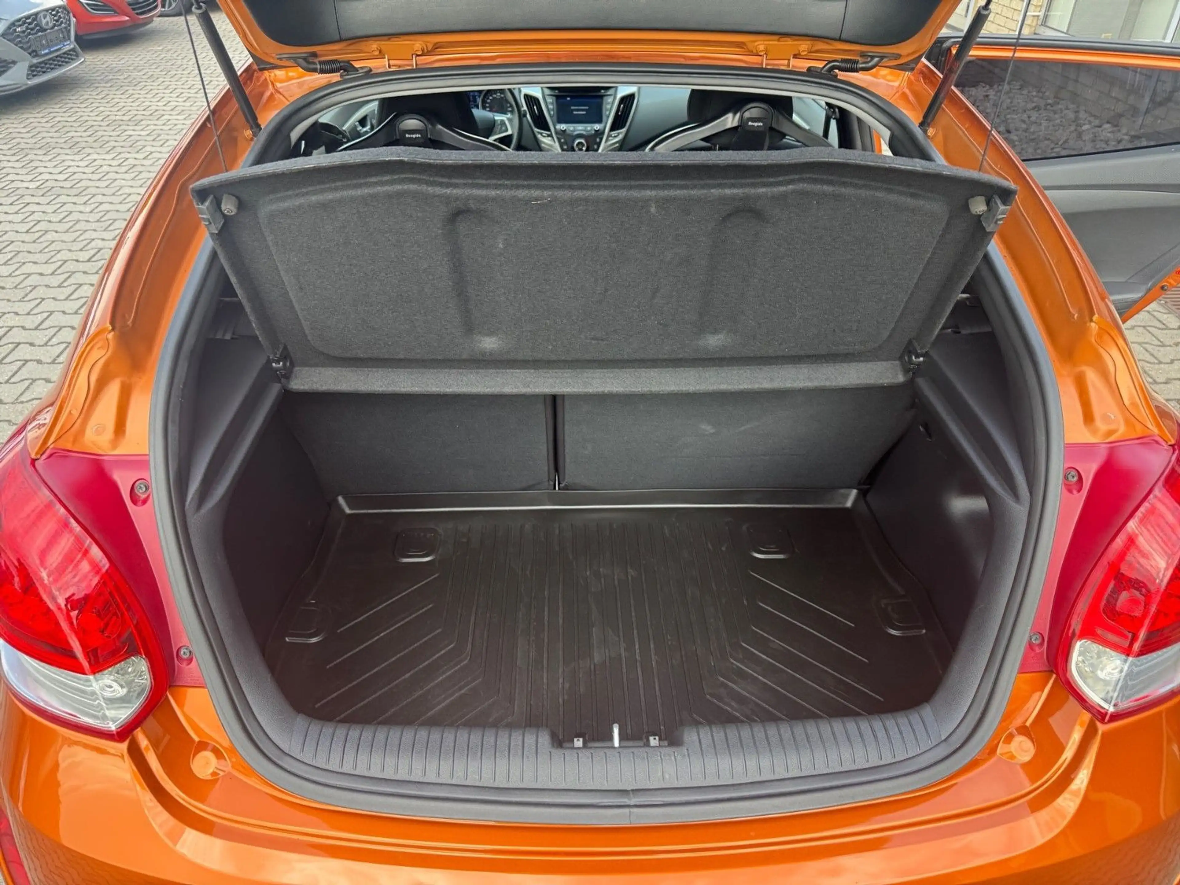 Hyundai VELOSTER Style 1.6B 140PD M/T — photo 12