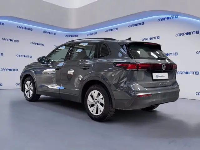Volkswagen Tiguan view 4