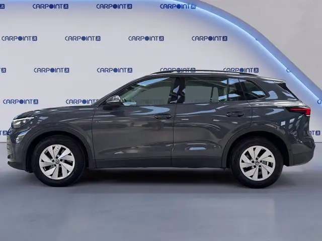Volkswagen Tiguan view 3