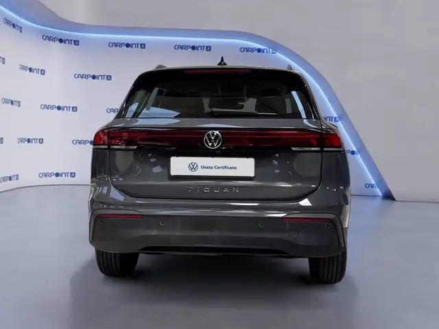 Volkswagen Tiguan view 5