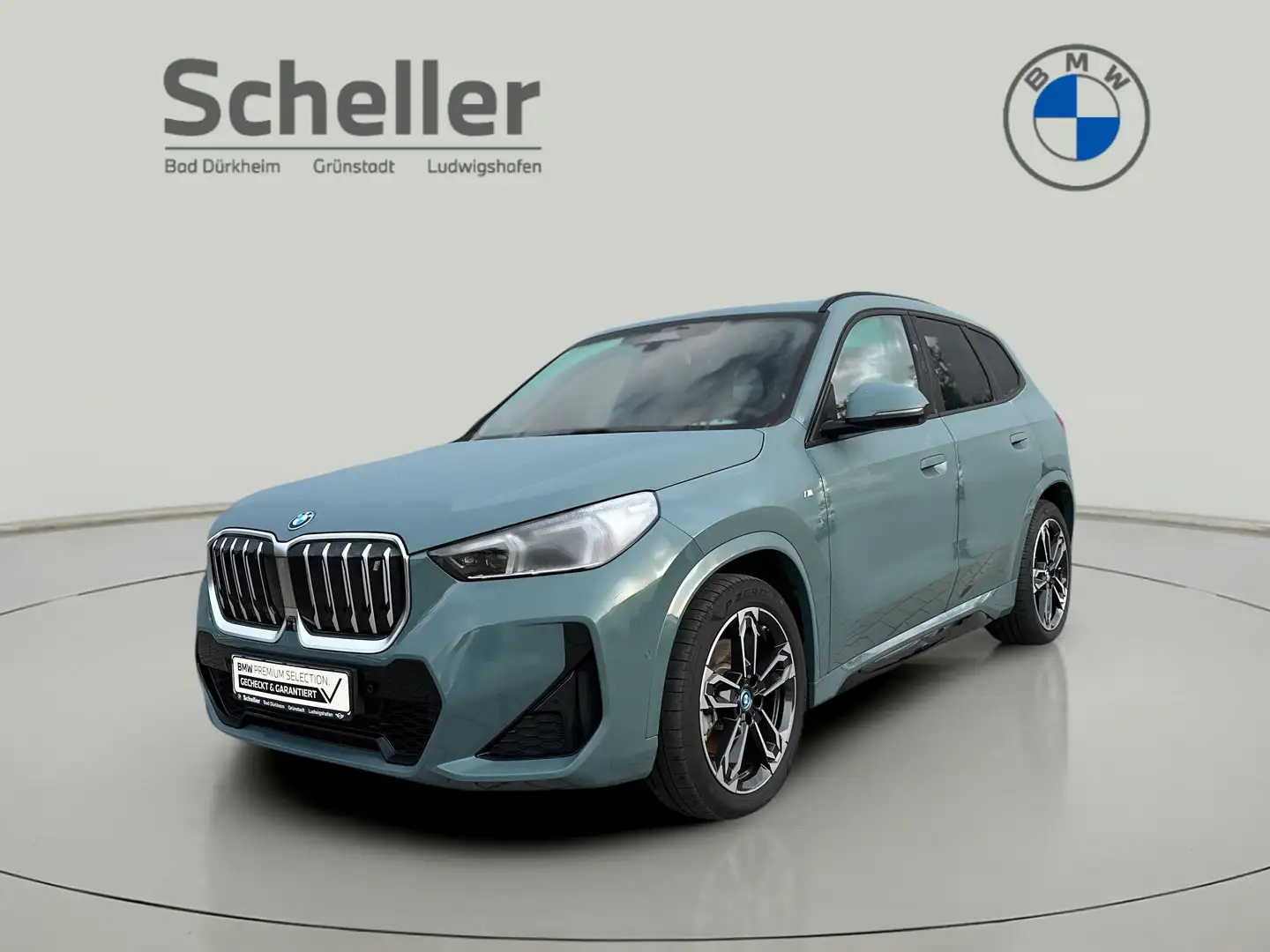 BMW iX1 xDrive30 M Sportpaket Head-Up HK HiFi DAB Grün - 1
