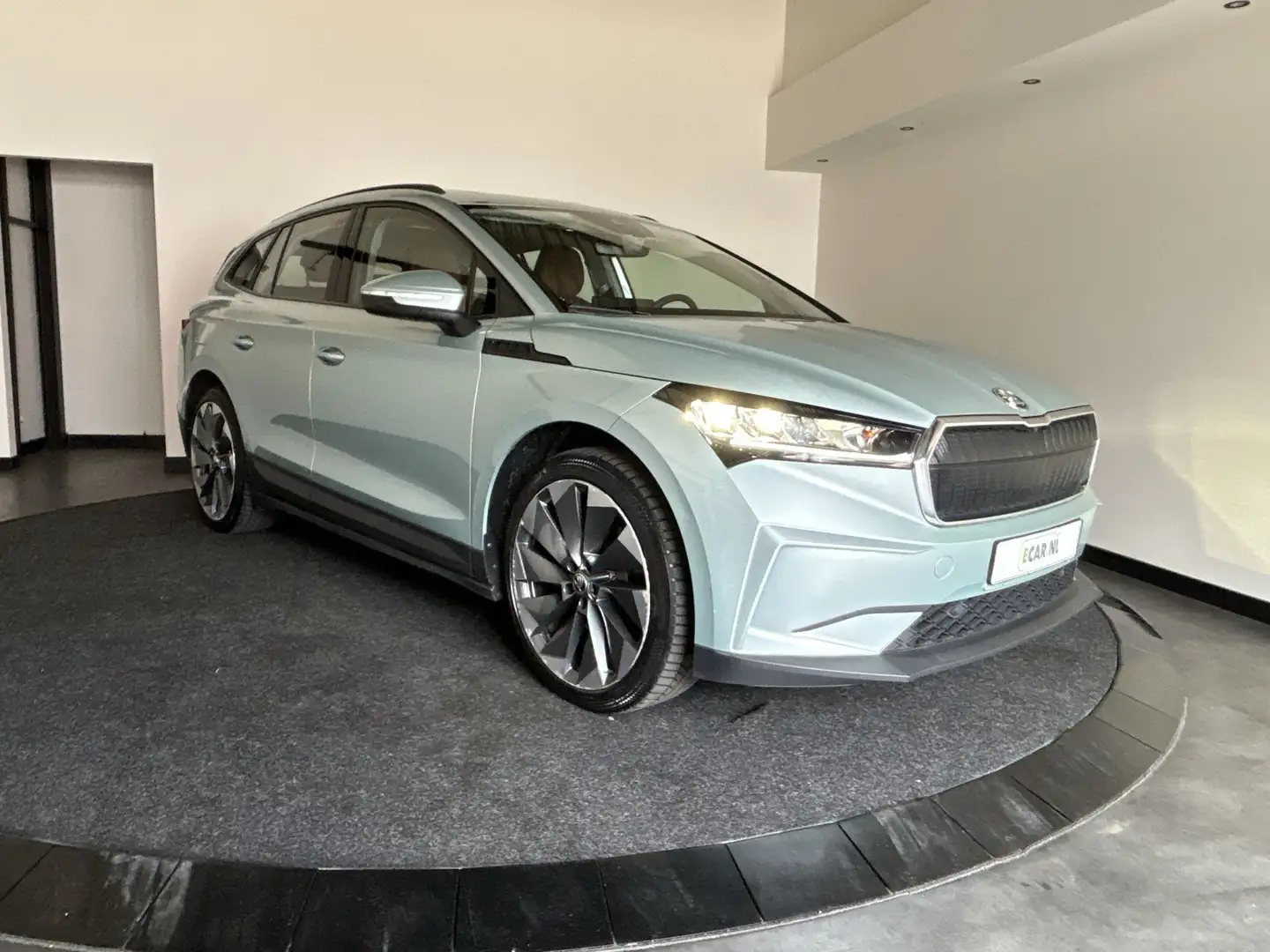 Skoda Enyaq iV 60 | Panoramadak | Verwarmde voorstoelen | Lede Grijs - 1