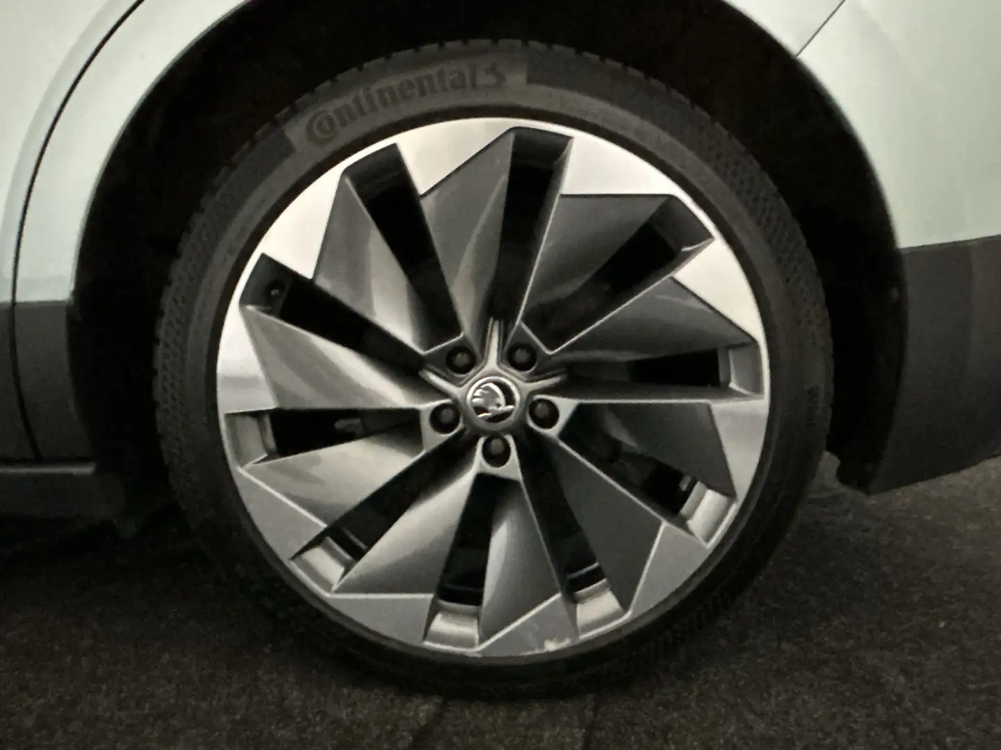 Skoda Enyaq iV 60 | Panoramadak | Verwarmde voorstoelen | Lede Grijs - 2