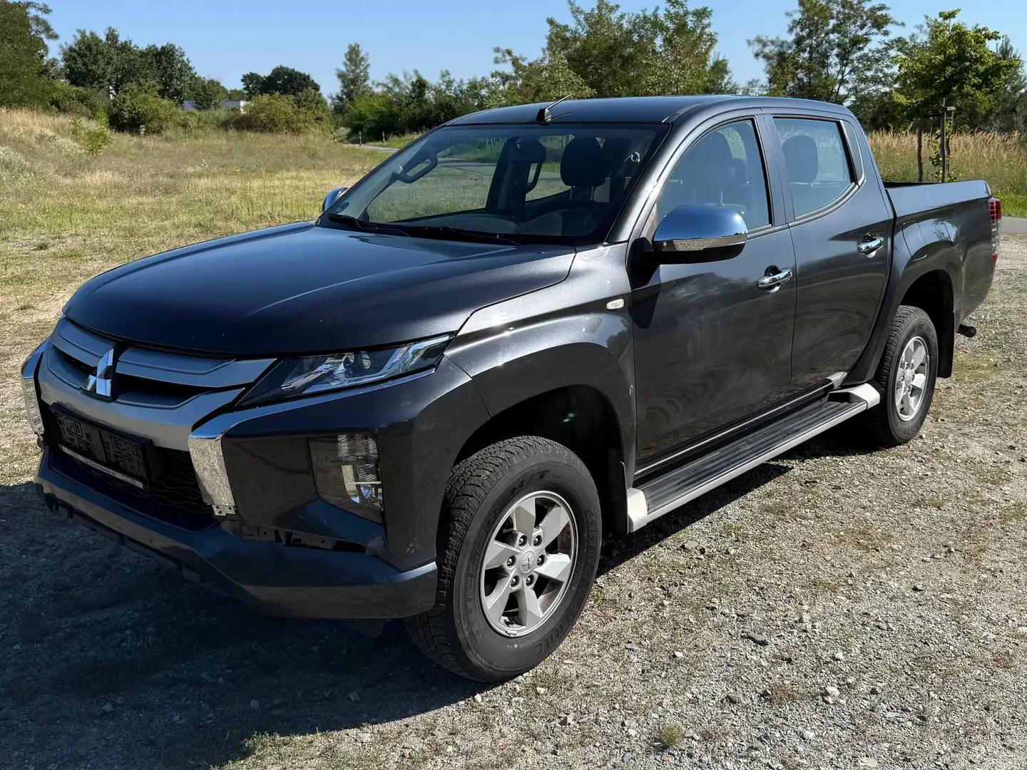 Mitsubishi L200 Basis Doppelkabine 4WD Grau - 1