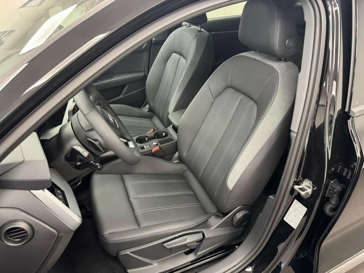 Audi A3 Limousine S line 35 TFSI 150 CV / 110 kW S tronic Noir - 2