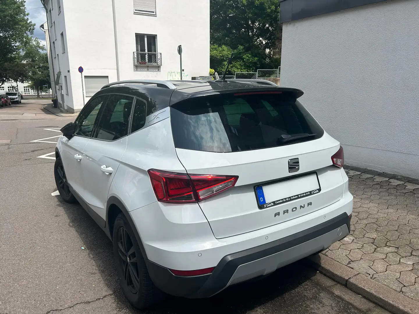 SEAT Arona Arona 1.0 TSI DSG OPF XCELLENCE Weiß - 2